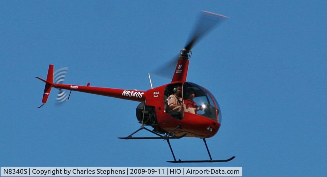 N8340S, 1996 Robinson R22 BETA C/N 2640, Flying over airport