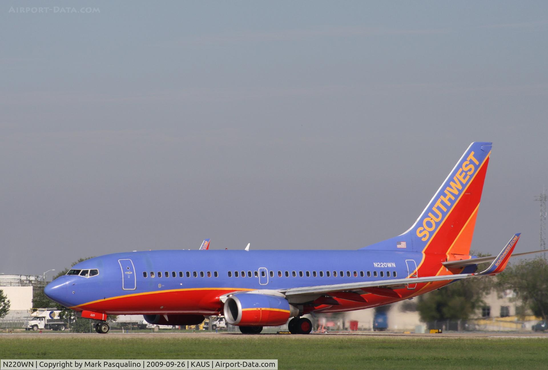 N220WN, 2005 Boeing 737-7H4 C/N 32491, Boeing 737-700