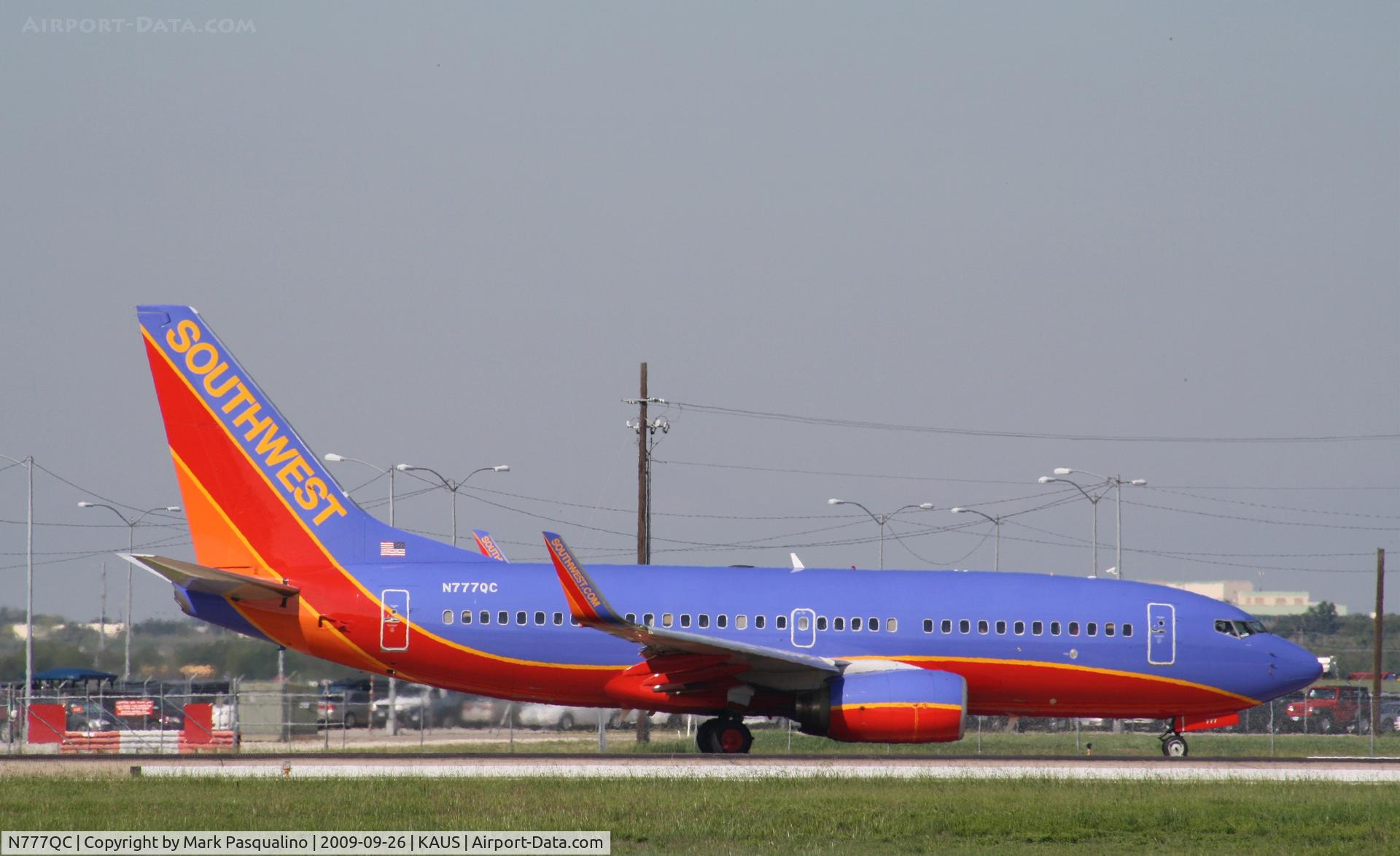 N777QC, 2000 Boeing 737-7H4 C/N 30592, Boeing 737-700