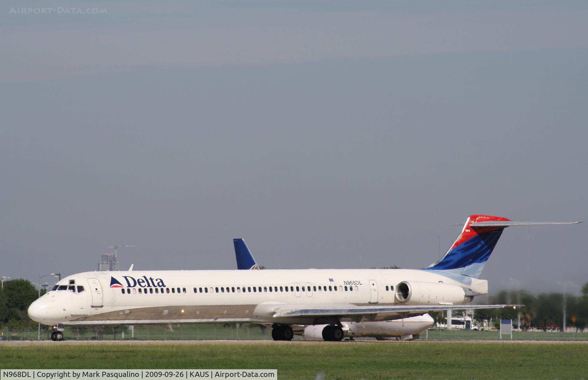 N968DL, 1990 McDonnell Douglas MD-88 C/N 53161, MD-88