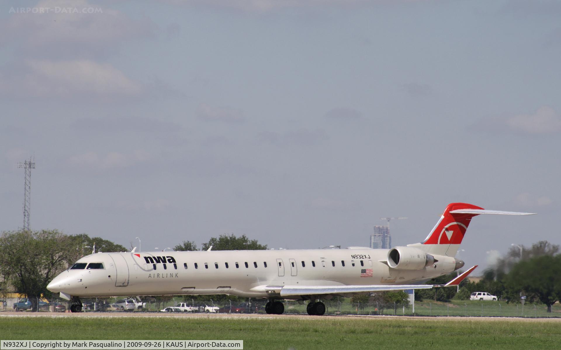 N932XJ, 2008 Bombardier CRJ-900ER (CL-600-2D24) C/N 15194, CL600-2D24