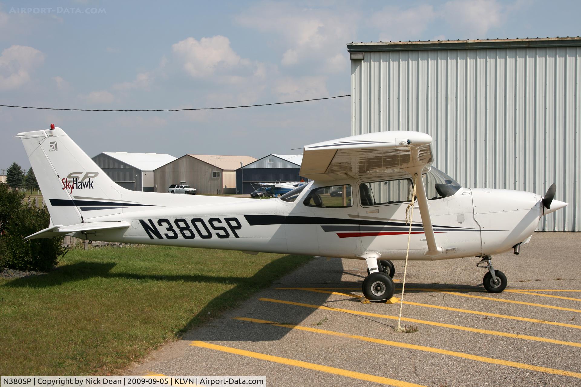 N380SP, 2001 Cessna 172S C/N 172S8774, KLVN