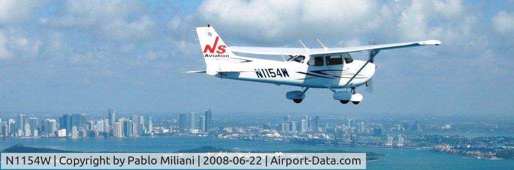 N1154W, Cessna 172SP C/N 1154W, Suoth Beach background