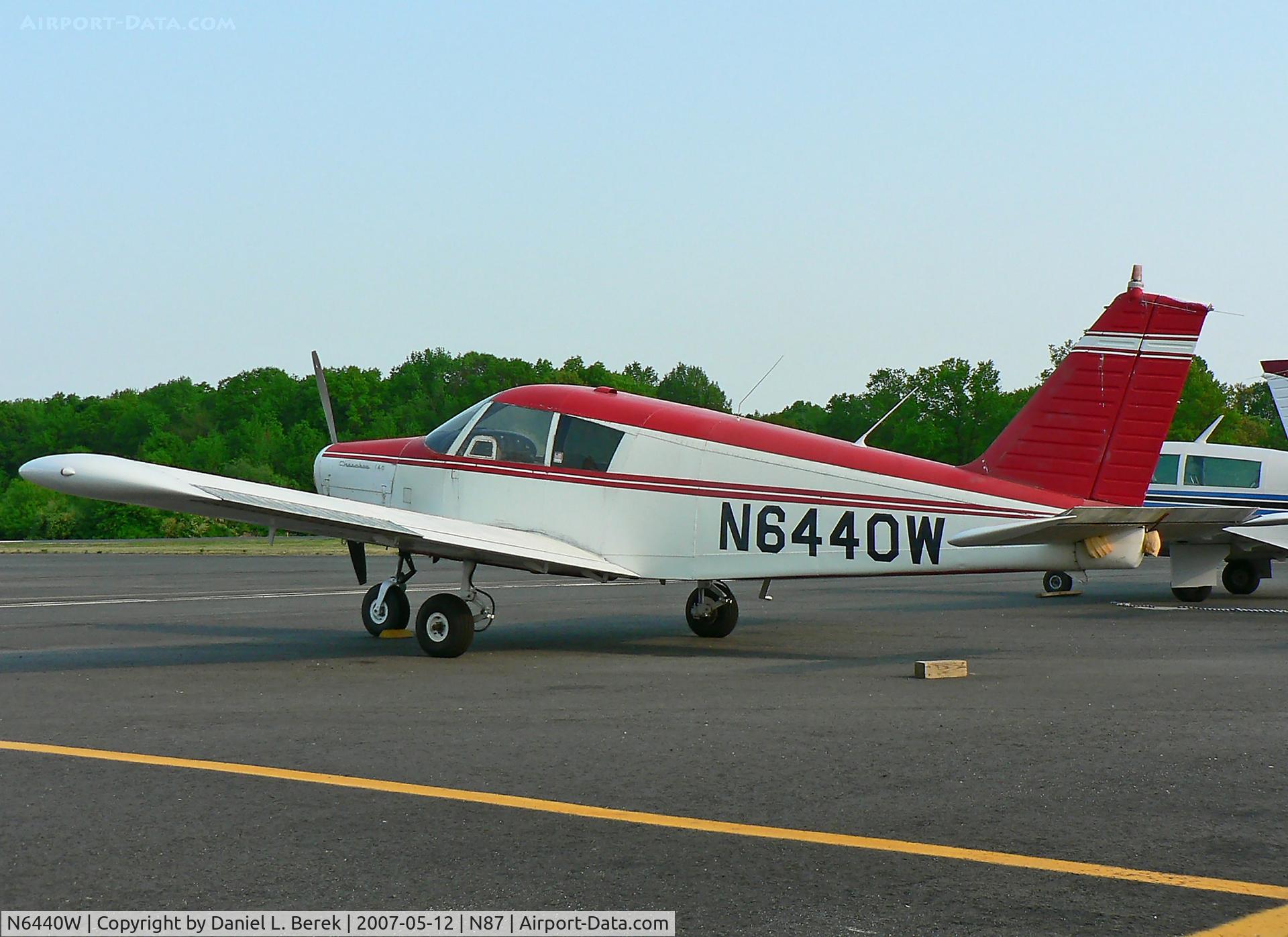 N6440W, 1964 Piper PA-28-140 C/N 28-20512, Four-and-a-half decades and still looking great!