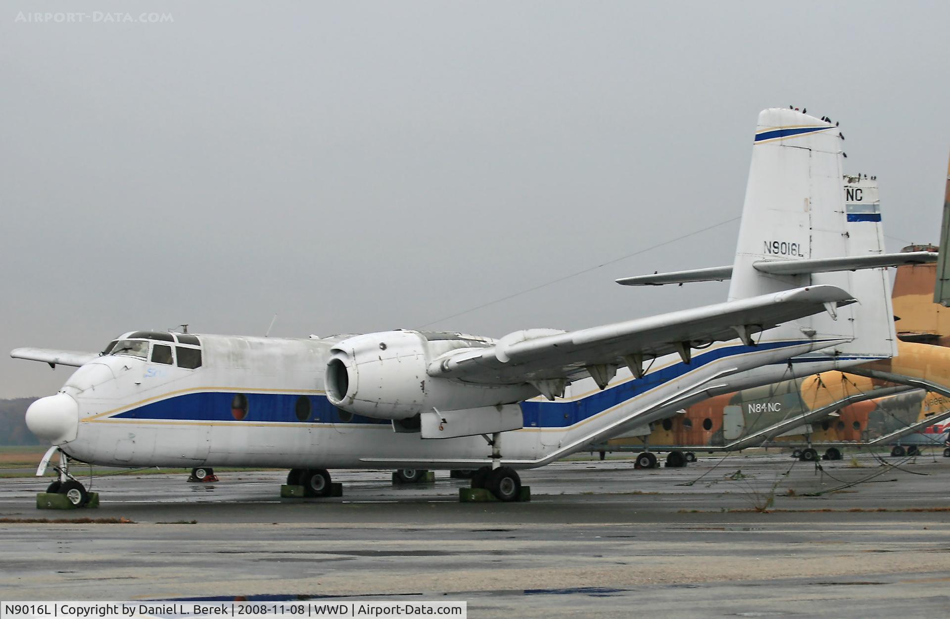 N9016L, 1960 De Havilland Canada C-7A Caribou C/N 37, Engineless, this poor Caribou isn't going anywhere soon.