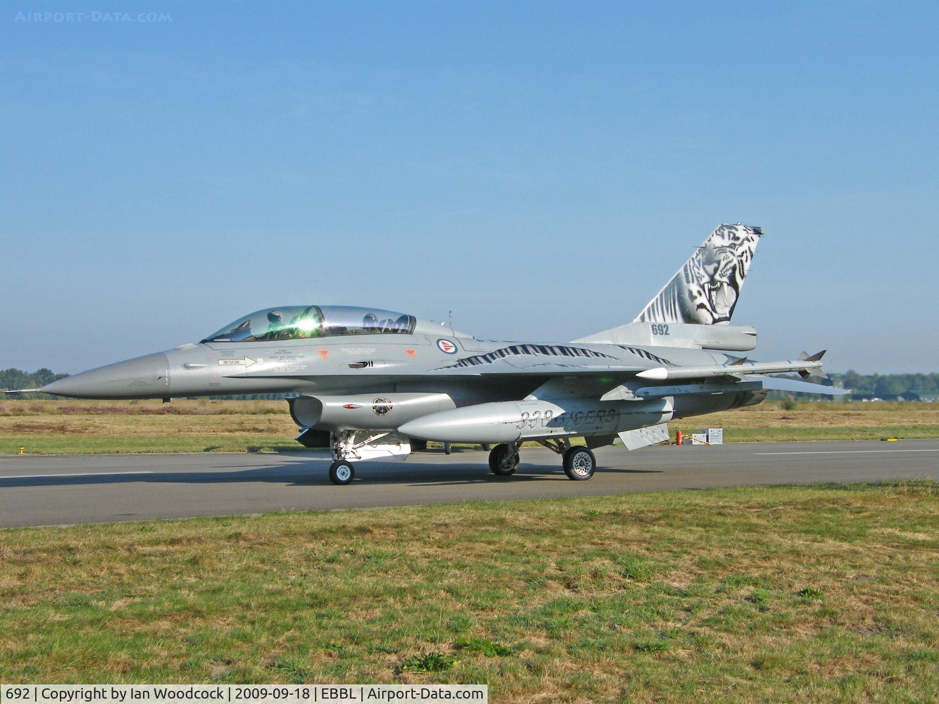 692, 1980 General Dynamics F-16BM Fighting Falcon C/N 6L-11, General Dynamics F-16BM/Royal Norwegian Air Force/Kleine Brogel