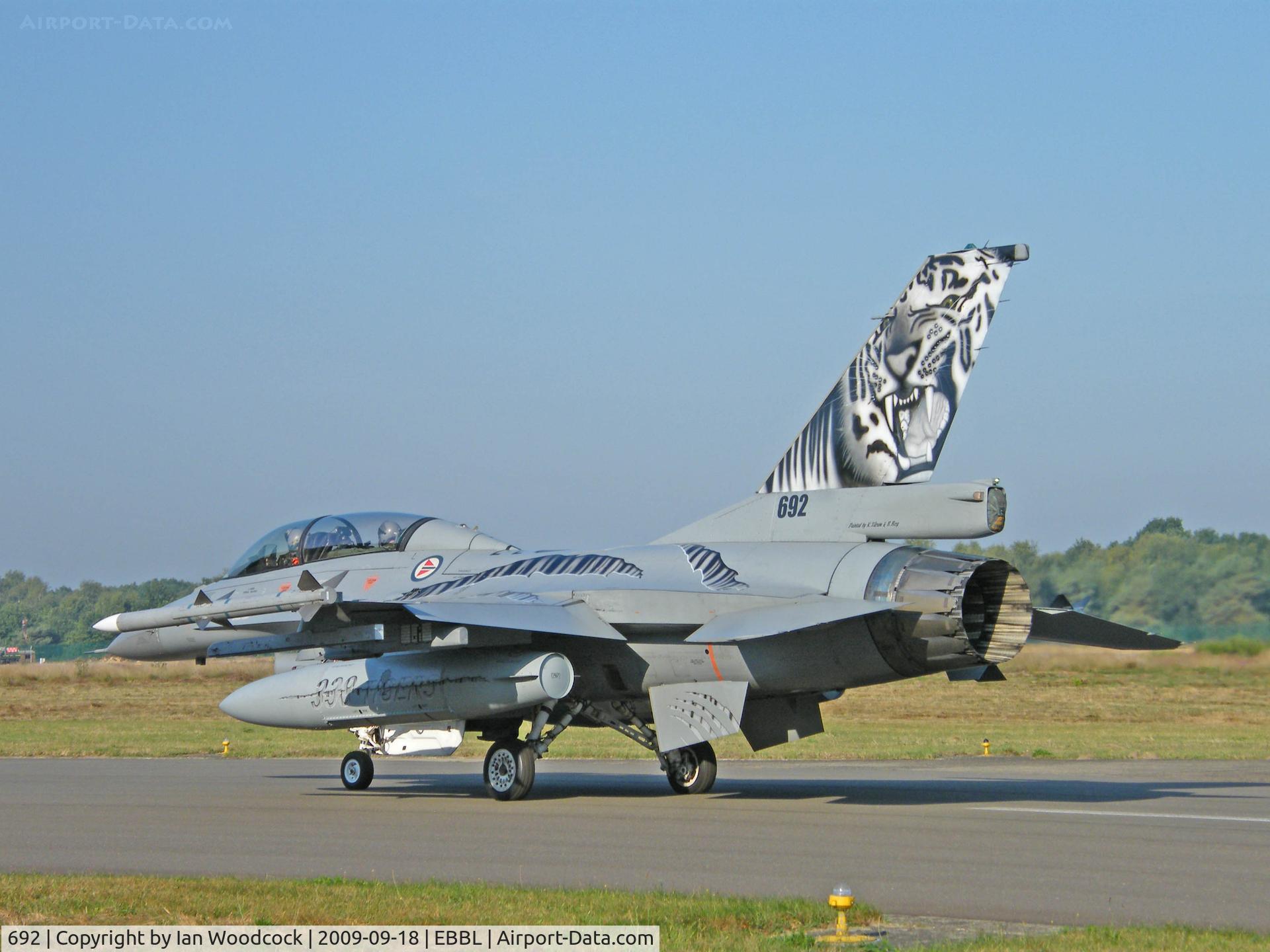692, 1980 General Dynamics F-16BM Fighting Falcon C/N 6L-11, General Dynamics F-16BM/Royal Norwegian Air Force/Kleine Brogel