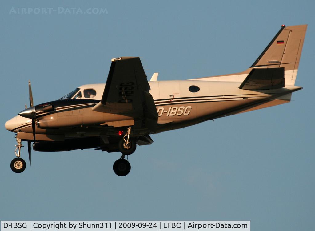 D-IBSG, 2006 Raytheon C90GT King Air C/N LJ-1760, Landing rwy 32L