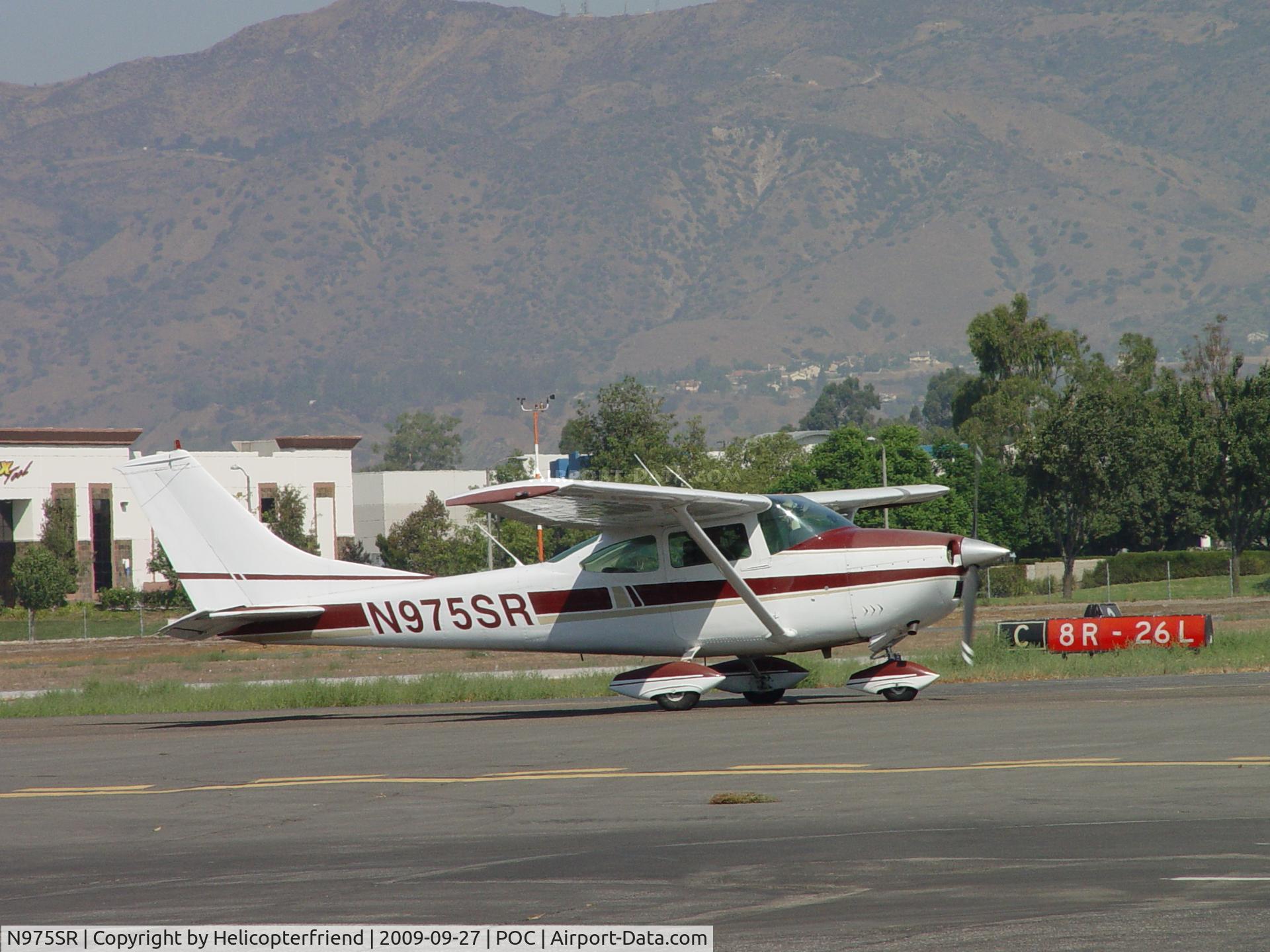 N975SR, 1968 Cessna 182L Skylane C/N 18258964, Taxiing to Runway 26L