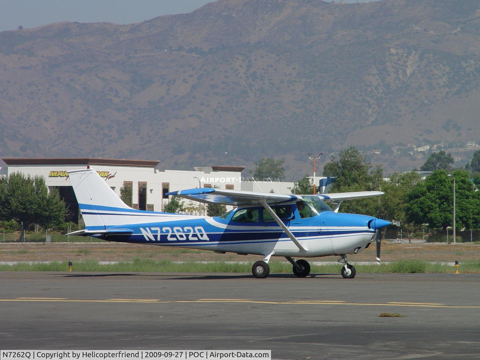 N7262Q, 1972 Cessna 172L C/N 17260562, Taxiing to Runway 26L