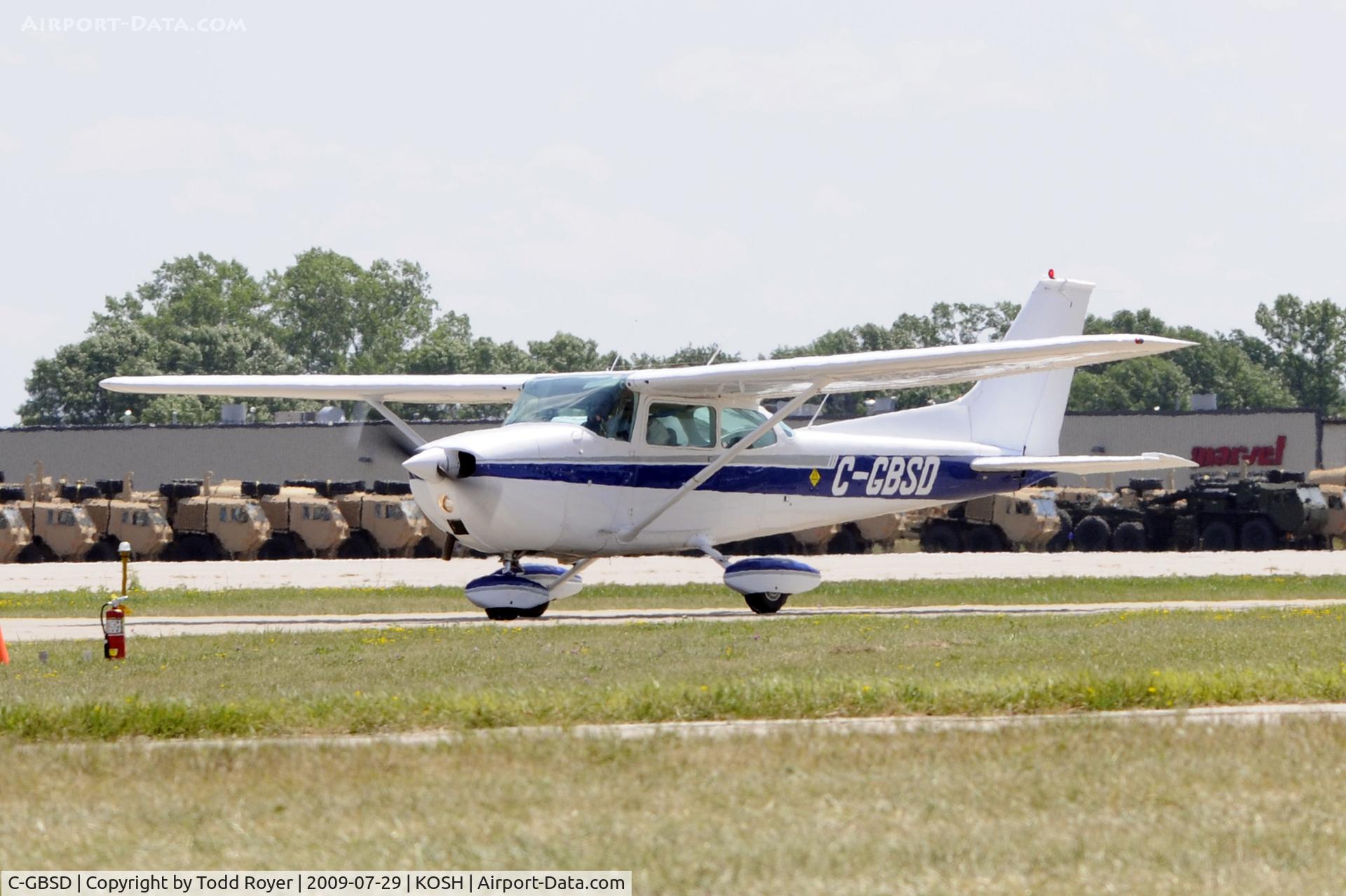 C-GBSD, 1972 Cessna 172L C/N 17260514, Departing OSH on 27