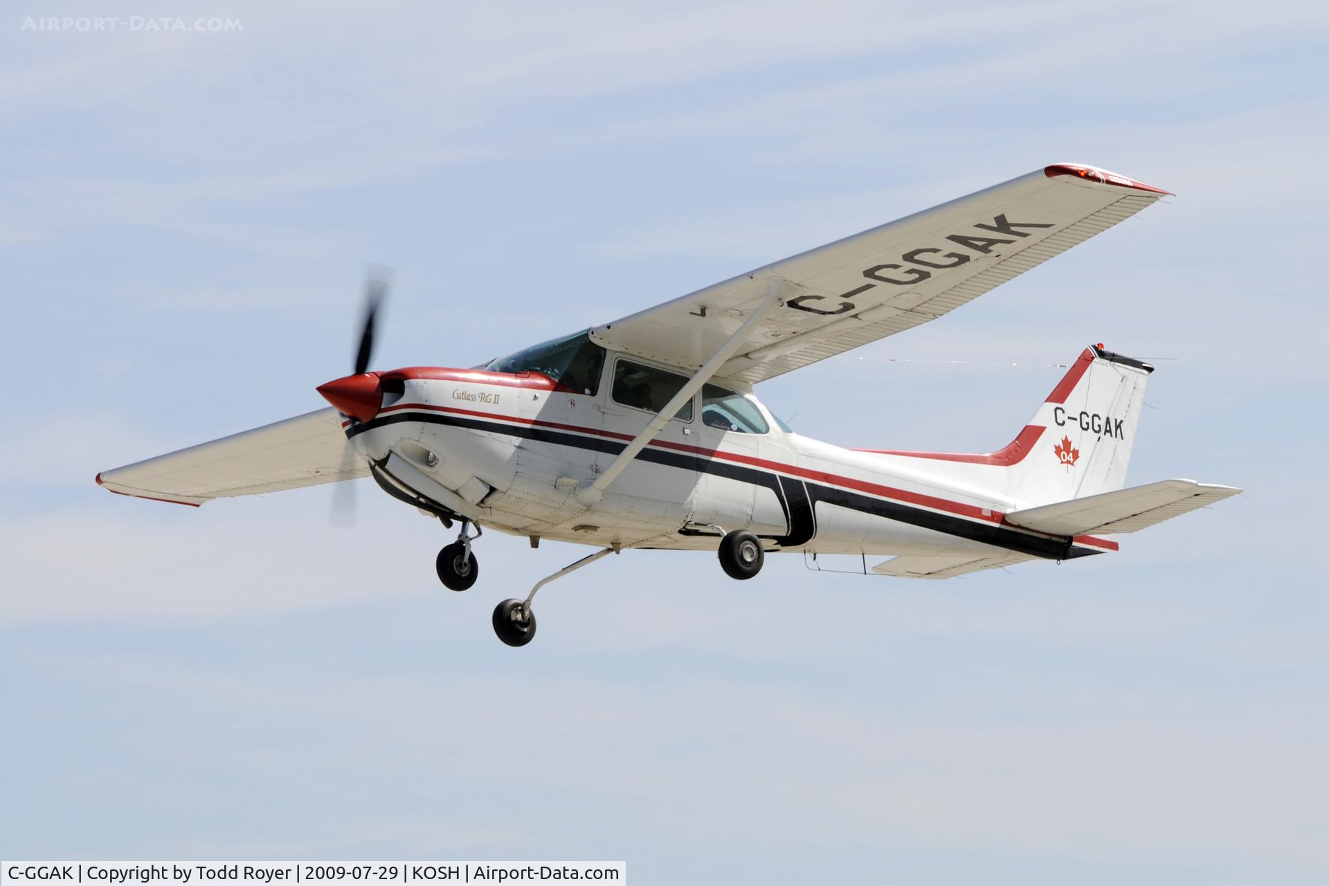 C-GGAK, 1980 Cessna 172RG Cutlass RG C/N 172RG0424, Departing OSH on 27