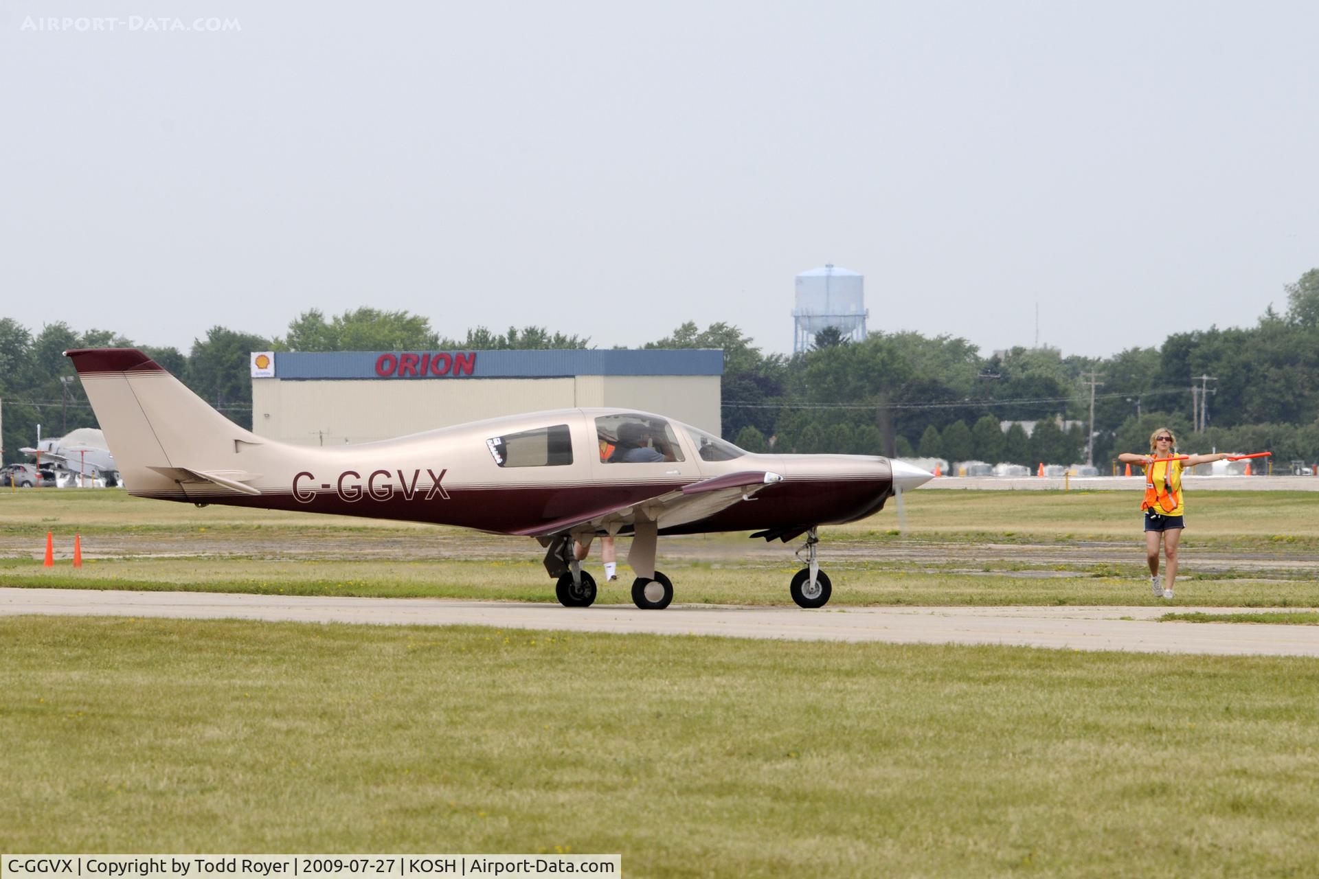 C-GGVX, 2002 Express 2000 RG C/N 0-333, Taxi for departure