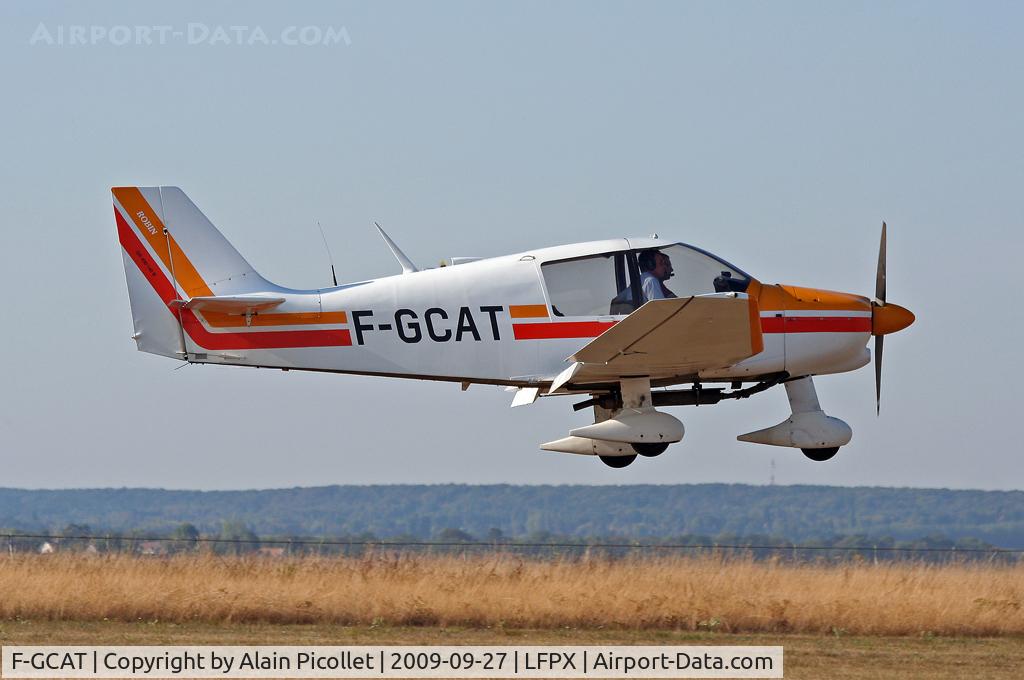 F-GCAT, Robin DR-400-140B Major C/N 1436, landing