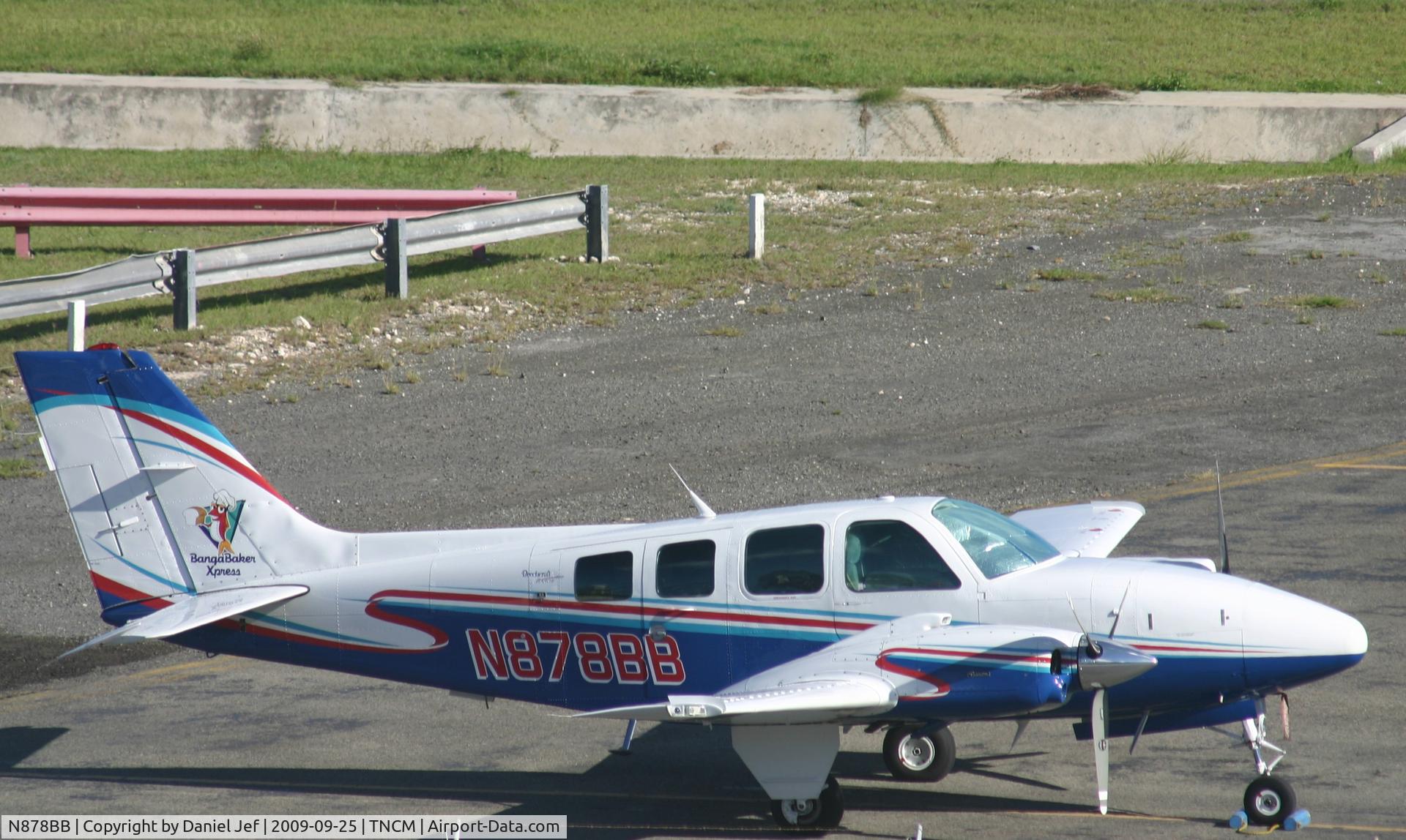N878BB, 1994 Beech 58 Baron C/N TH-1710, This aircraft was park at the cargo ramp. maybe they braught bread.