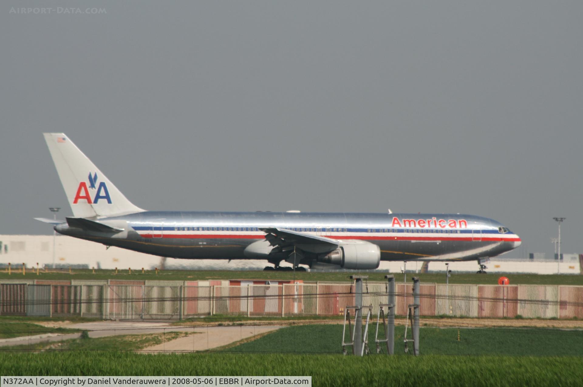 N372AA, 1992 Boeing 767-323 C/N 25199, Aligning to take off on rwy 02 (flight AA089)