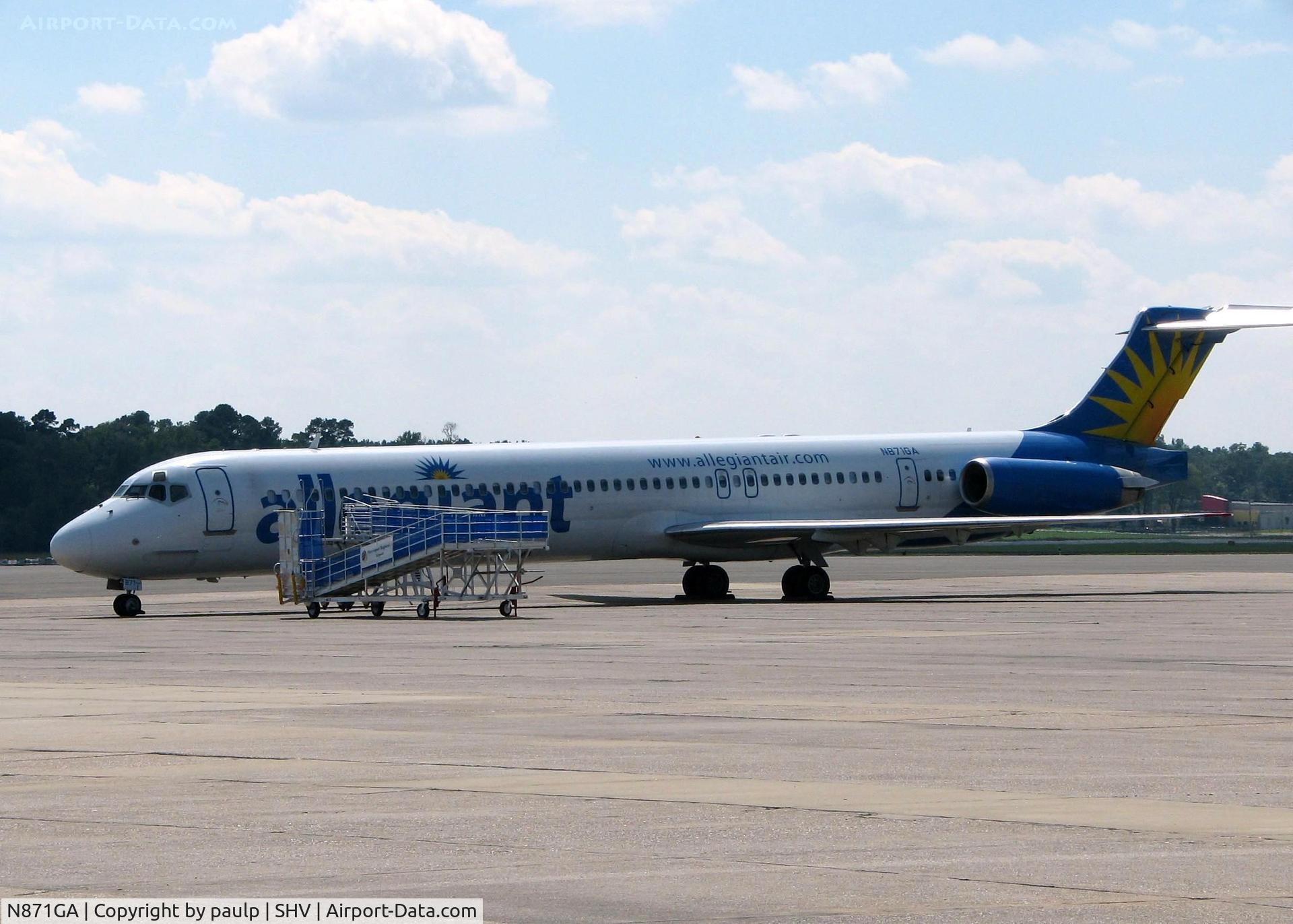 N871GA, 1996 McDonnell Douglas MD-83 (DC-9-83) C/N 53192, At Shreveport Regional.