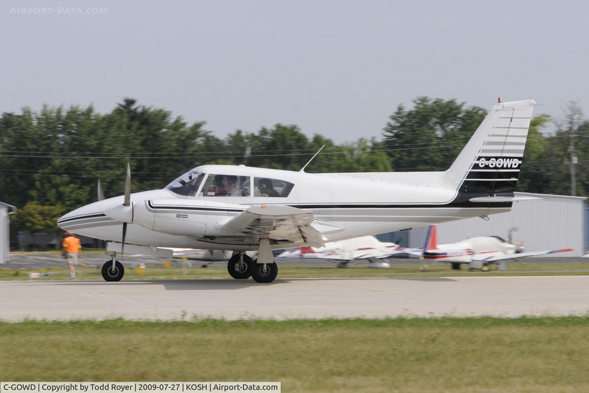 C-GOWD, 1965 Piper PA-30-160 Twin Comanche Twin Comanche C/N 30-748, Landing 27 at OSH
