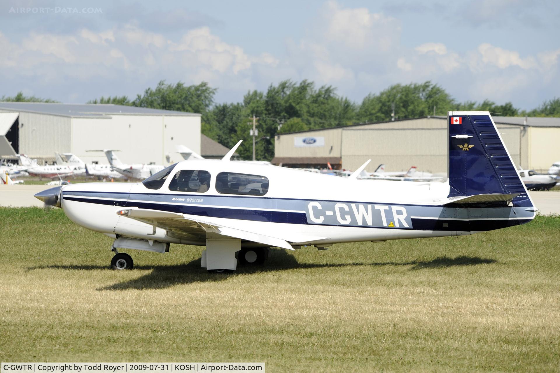 C-GWTR, 1988 Mooney M20K C/N 25-1181, Taxi to parking