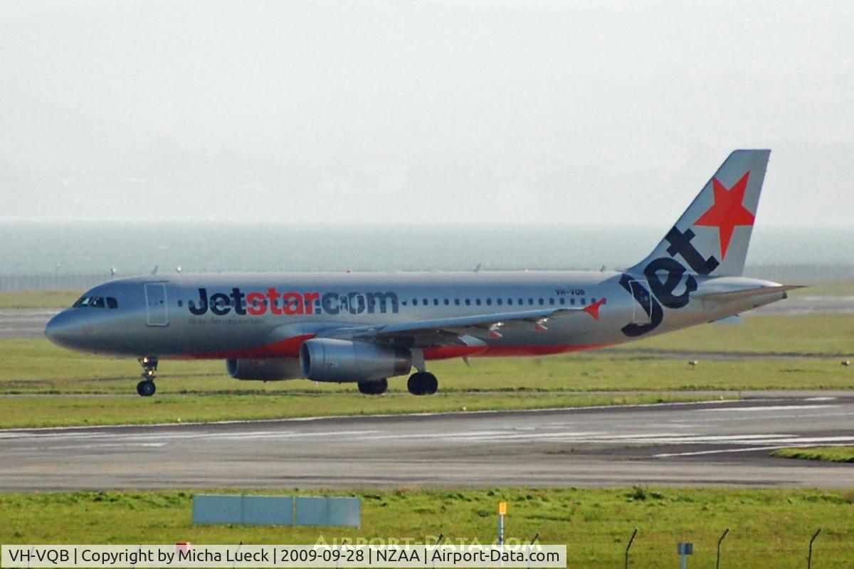 VH-VQB, 2009 Airbus A320-232 C/N 3743, At Auckland