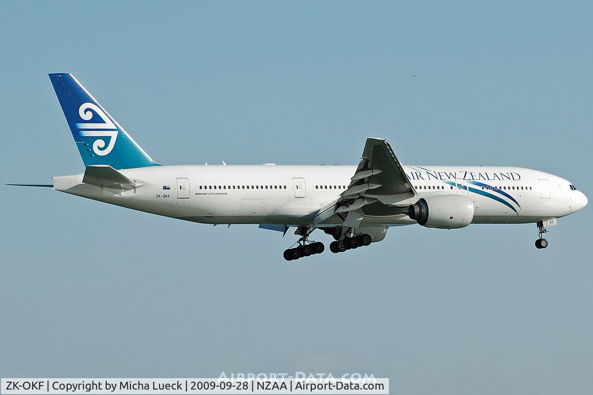 ZK-OKF, 2006 Boeing 777-219/ER C/N 34378, At Auckland