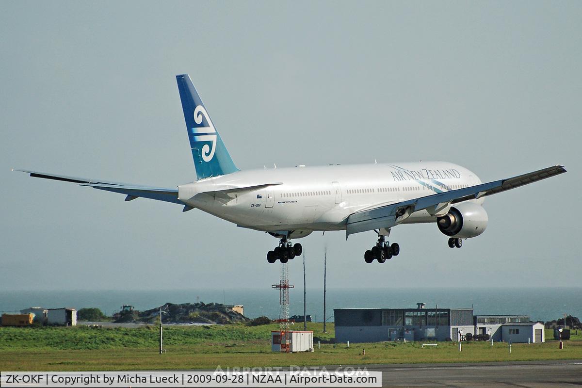 ZK-OKF, 2006 Boeing 777-219/ER C/N 34378, At Auckland