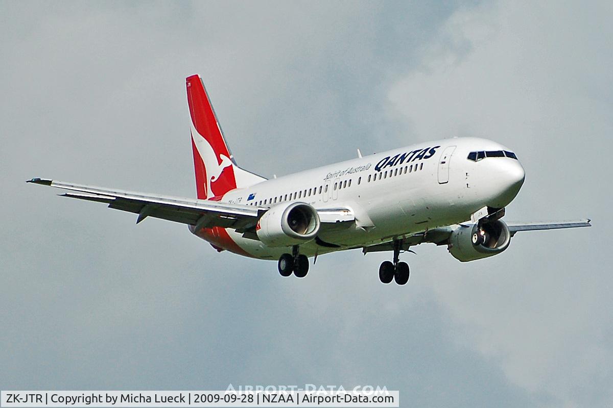 ZK-JTR, 1992 Boeing 737-476 C/N 24439, At Auckland