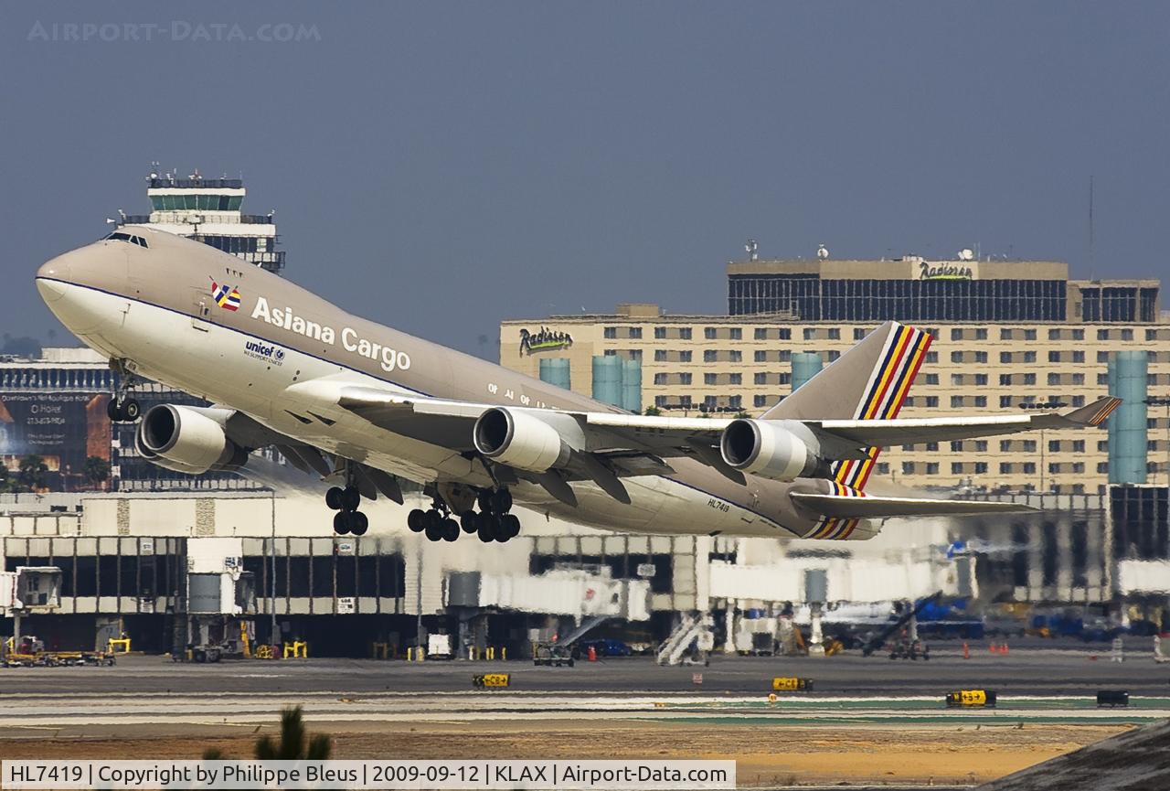 HL7419, 1994 Boeing 747-48EF (SCD) C/N 25781, Take off rwy 25R.