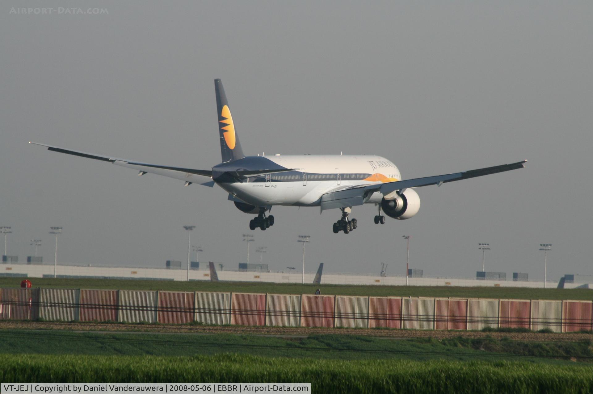 VT-JEJ, 2007 Boeing 777-35R/ER C/N 35161, several seconds before landing on rwy 02