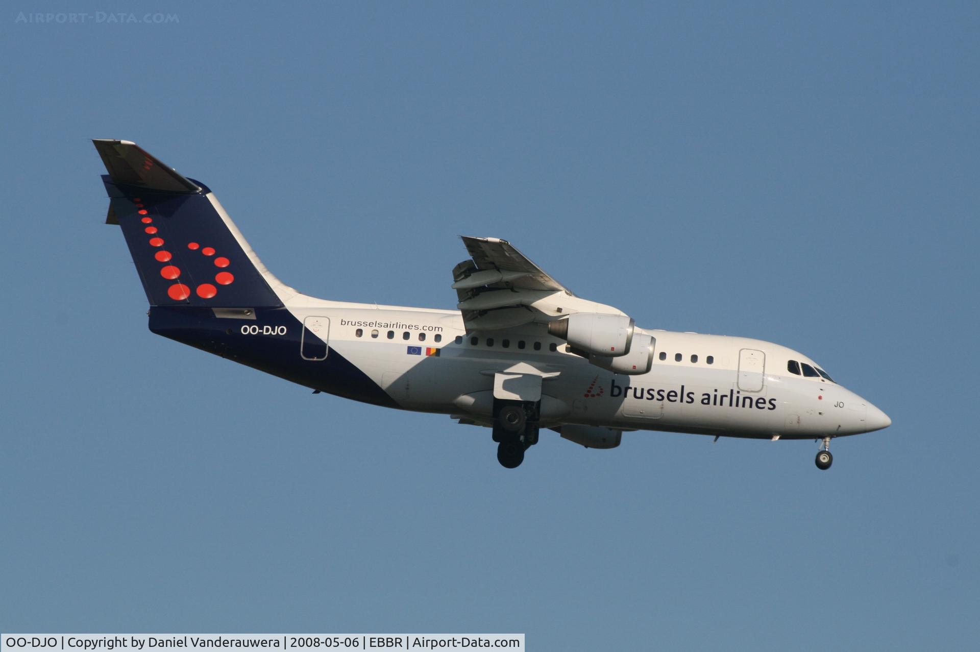 OO-DJO, 1995 British Aerospace Avro 146-RJ85 C/N E.2279, flight SN3594 is descending to rwy 02