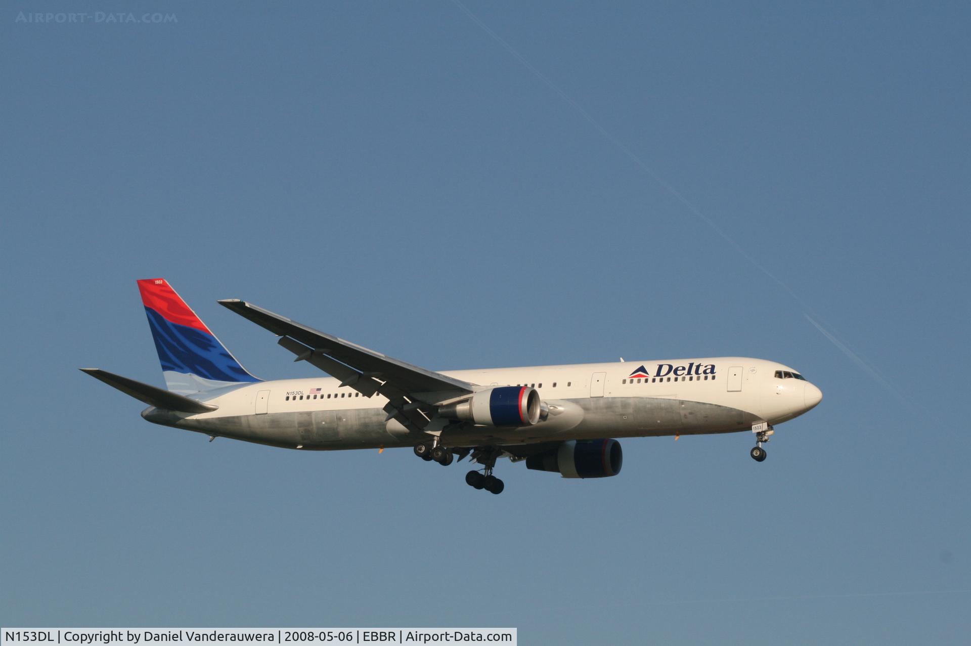 N153DL, 1990 Boeing 767-3P6 C/N 24985, arrival of flight DL124 to rwy 02