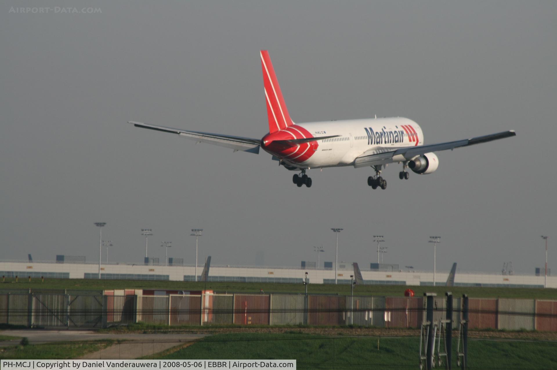 PH-MCJ, 1993 Boeing 767-33A C/N 25535, several seconds before landing on rwy 02