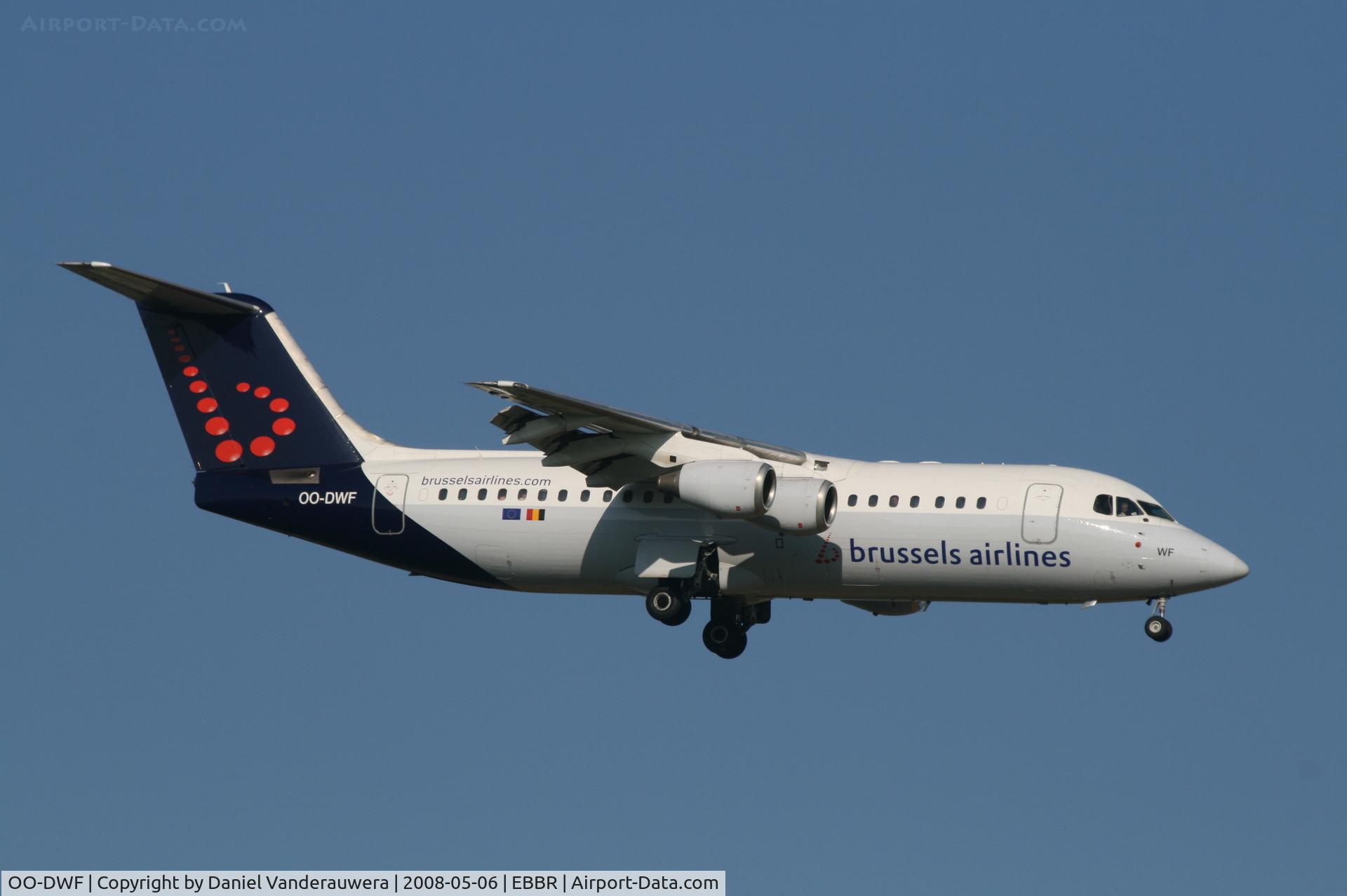 OO-DWF, 1998 British Aerospace Avro 146-RJ100 C/N E3332, arrival of flight SN2324 to rwy 02