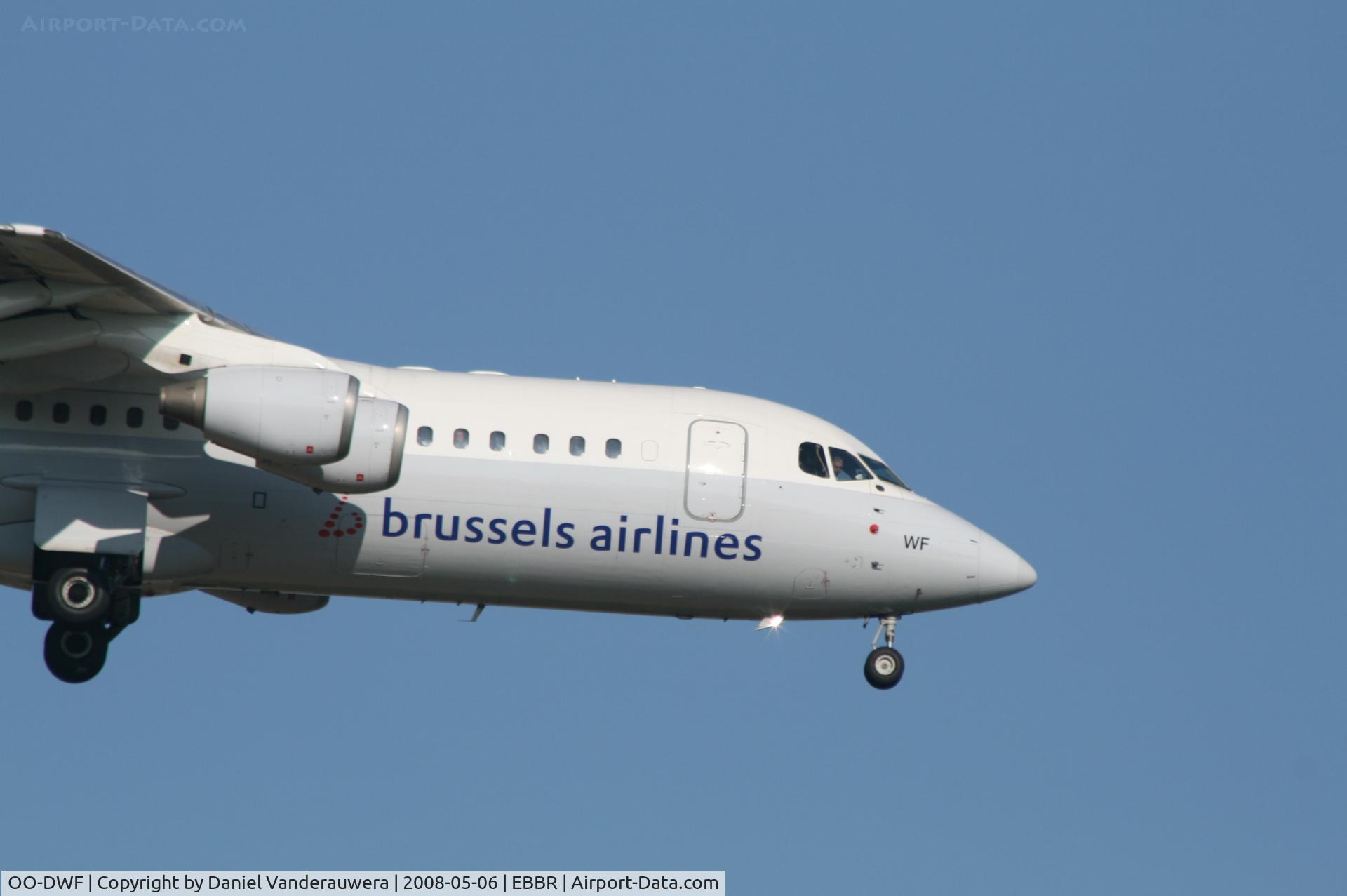 OO-DWF, 1998 British Aerospace Avro 146-RJ100 C/N E3332, descending to rwy 02