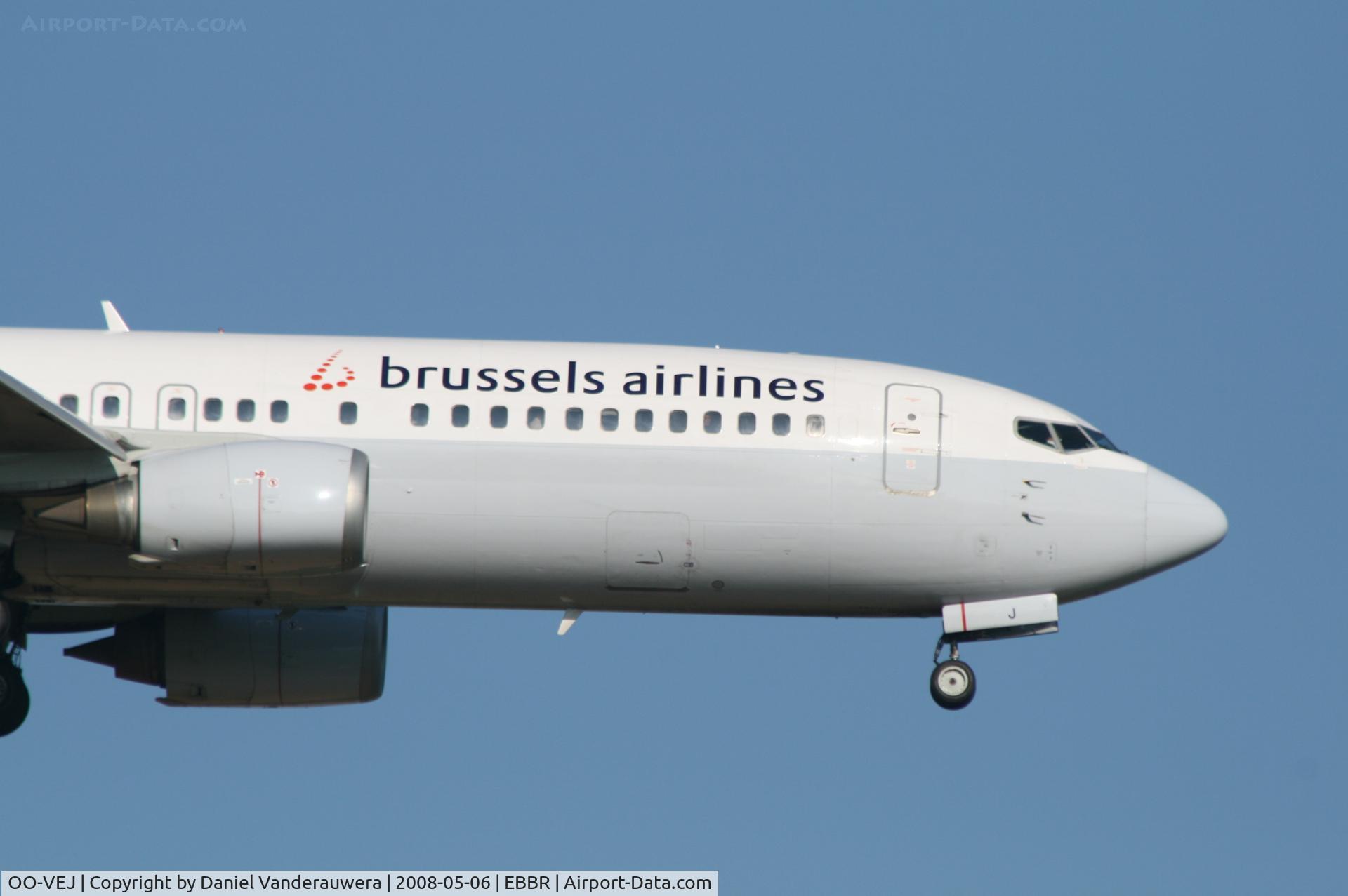 OO-VEJ, 1989 Boeing 737-405 C/N 24271, descending to rwy 02