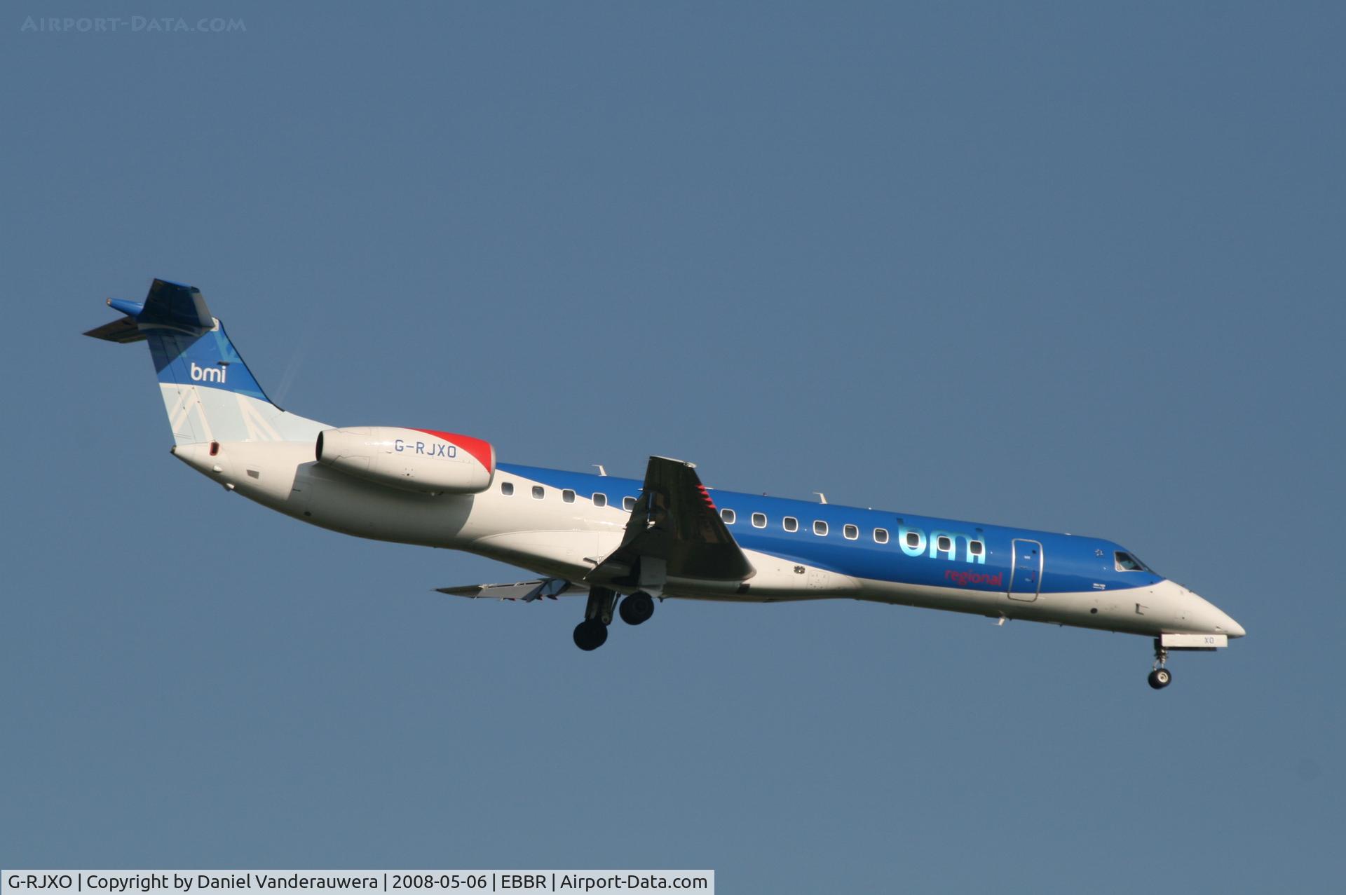 G-RJXO, 2000 Embraer ERJ-145MP (EMB-145MP) C/N 145339, descending to rwy 02