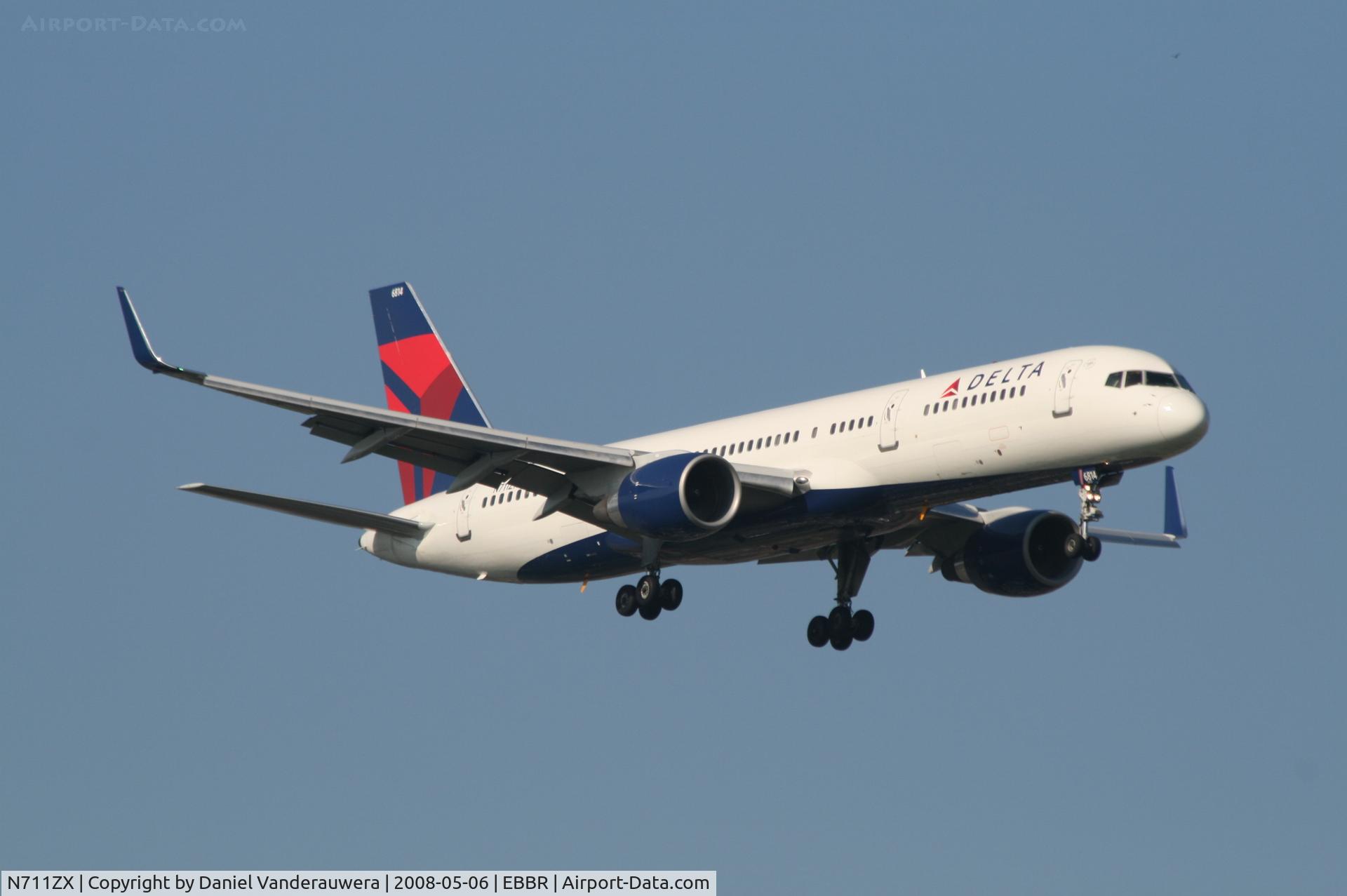 N711ZX, 1997 Boeing 757-231 C/N 28481, arrival of flight DL140 to rwy 02