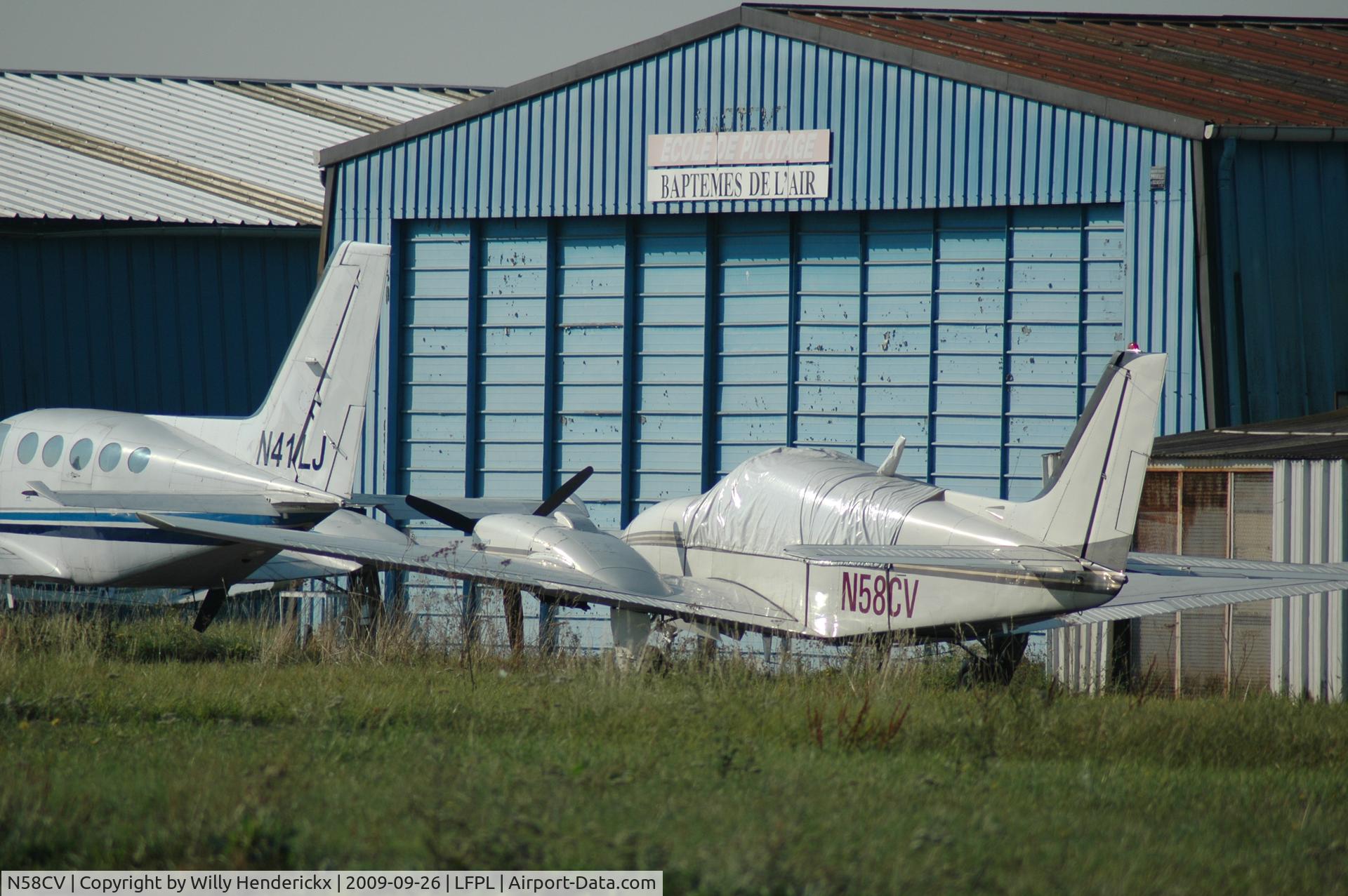 N58CV, Beech 58 Baron C/N TH-199, Parked