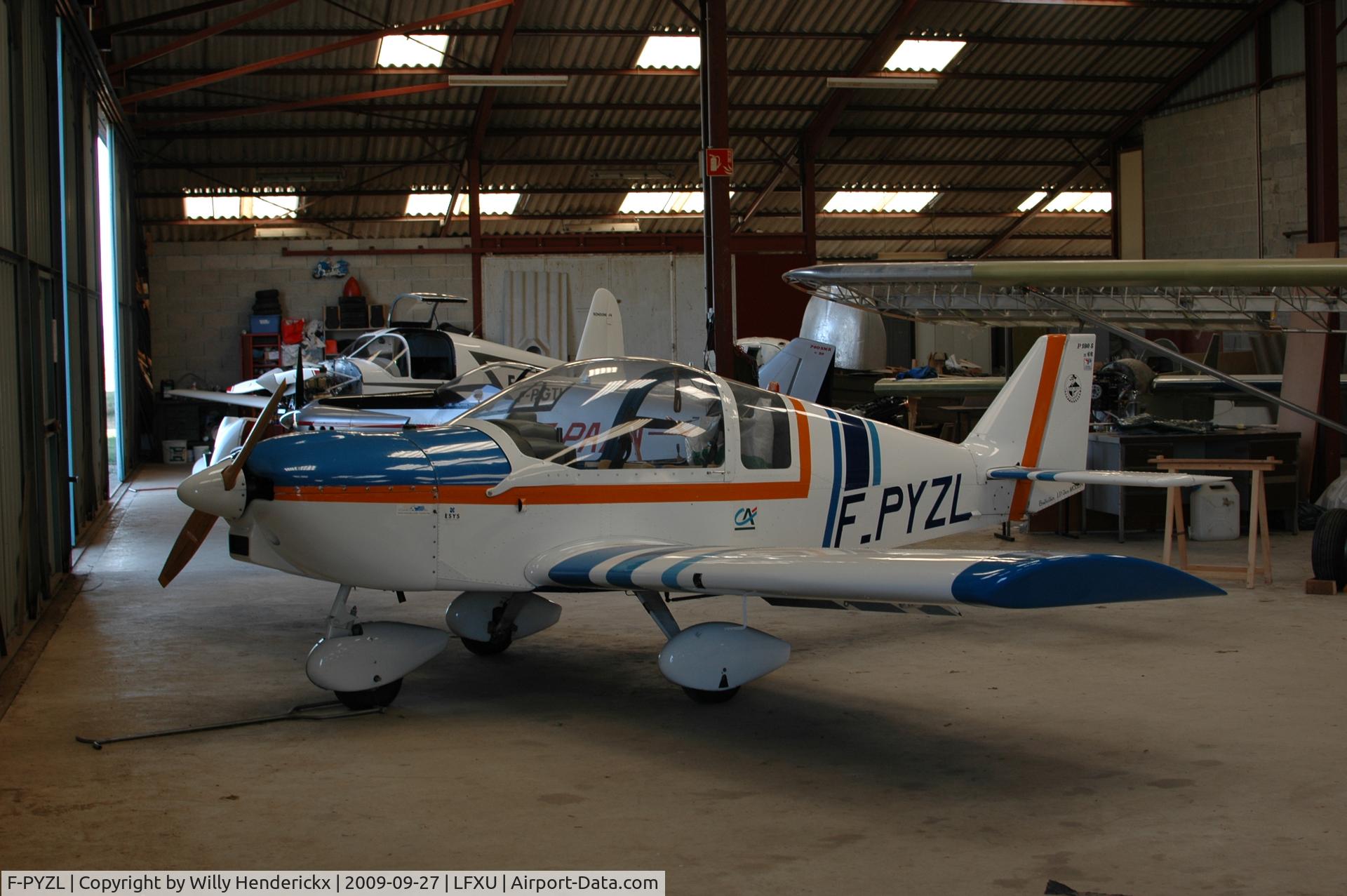 F-PYZL, 1998 Pottier P-180S C/N 66, Hangared