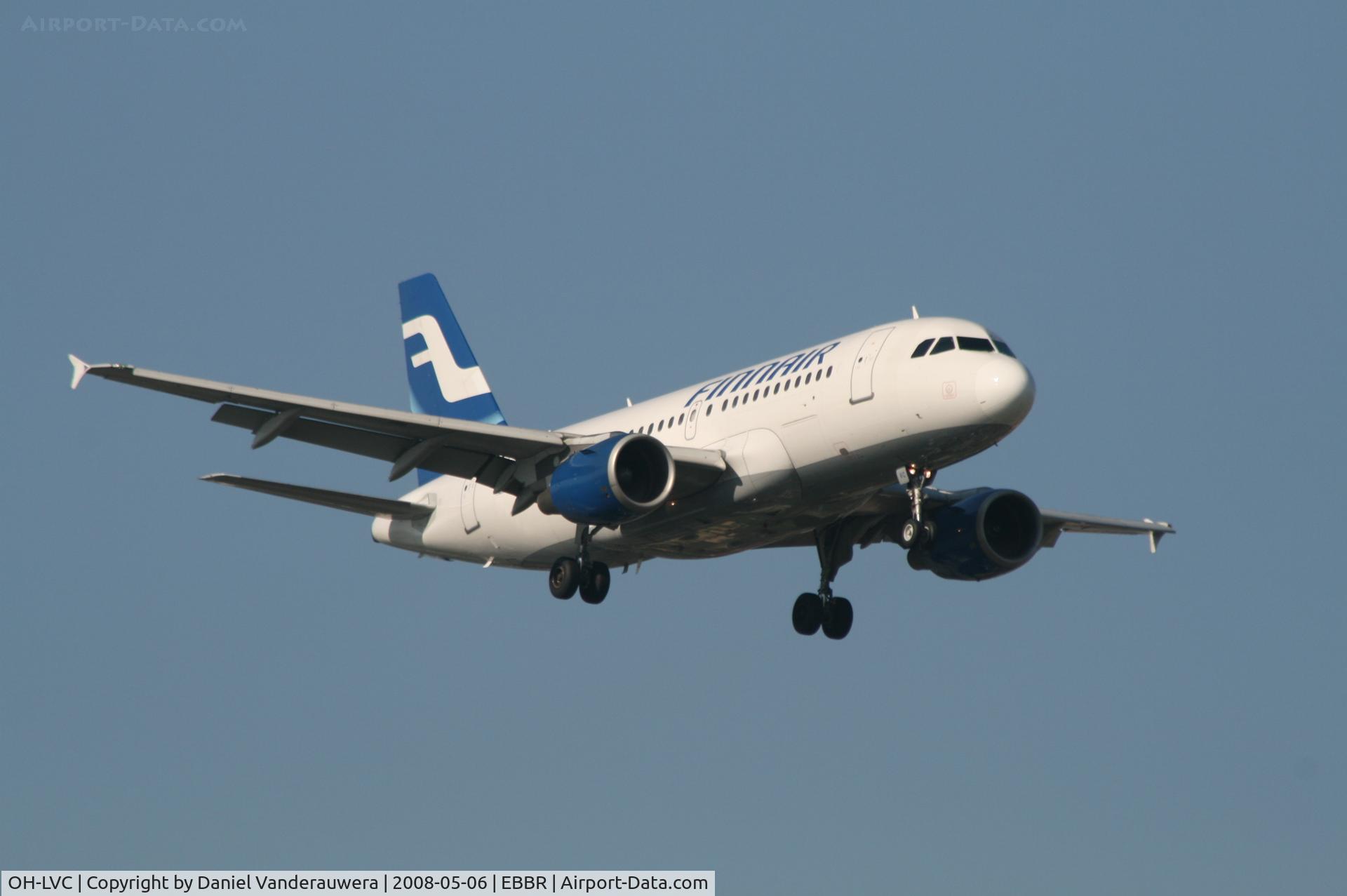 OH-LVC, 2000 Airbus A319-112 C/N 1309, arrival of flight AY811 to rwy 02