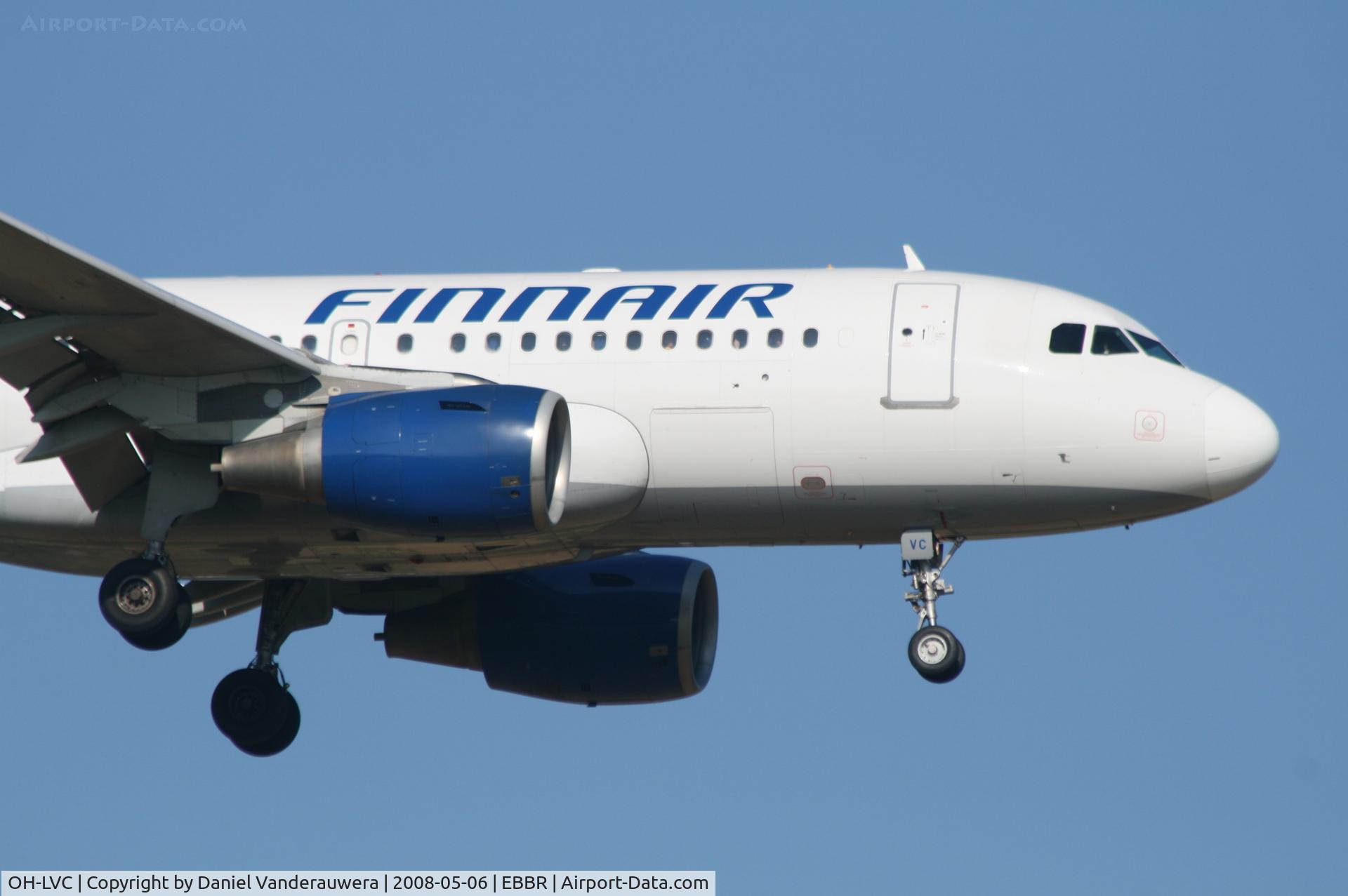OH-LVC, 2000 Airbus A319-112 C/N 1309, flight AY811 is descending to rwy 02