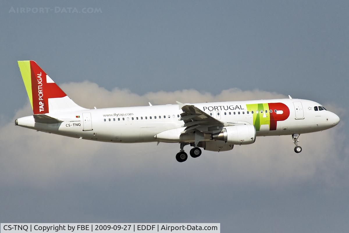 CS-TNQ, 2009 Airbus A320-214 C/N 3769, on final