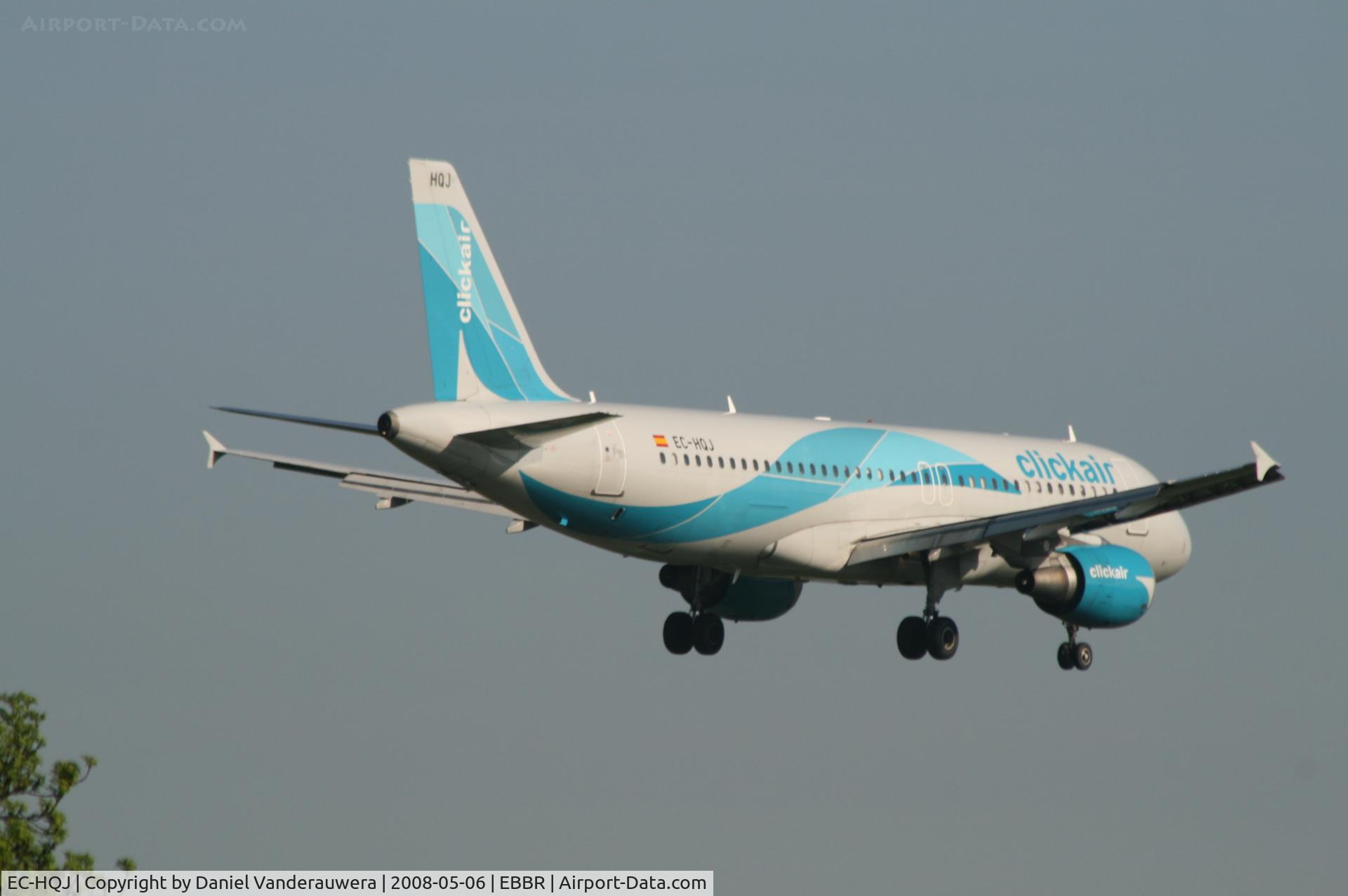 EC-HQJ, 2001 Airbus A320-214 C/N 1430, descending to rwy 02