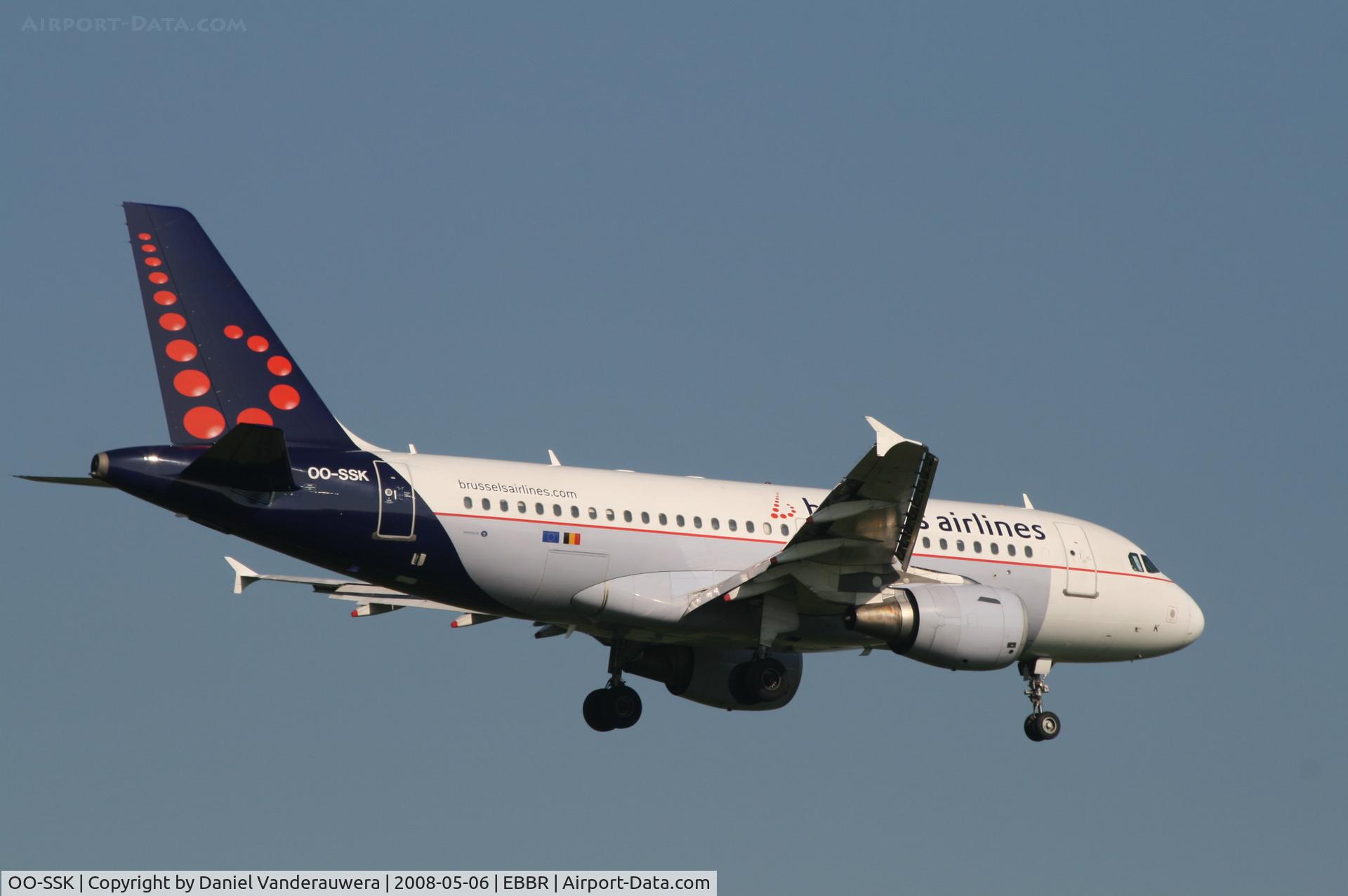 OO-SSK, 2000 Airbus A319-112 C/N 1336, descending to rwy 02