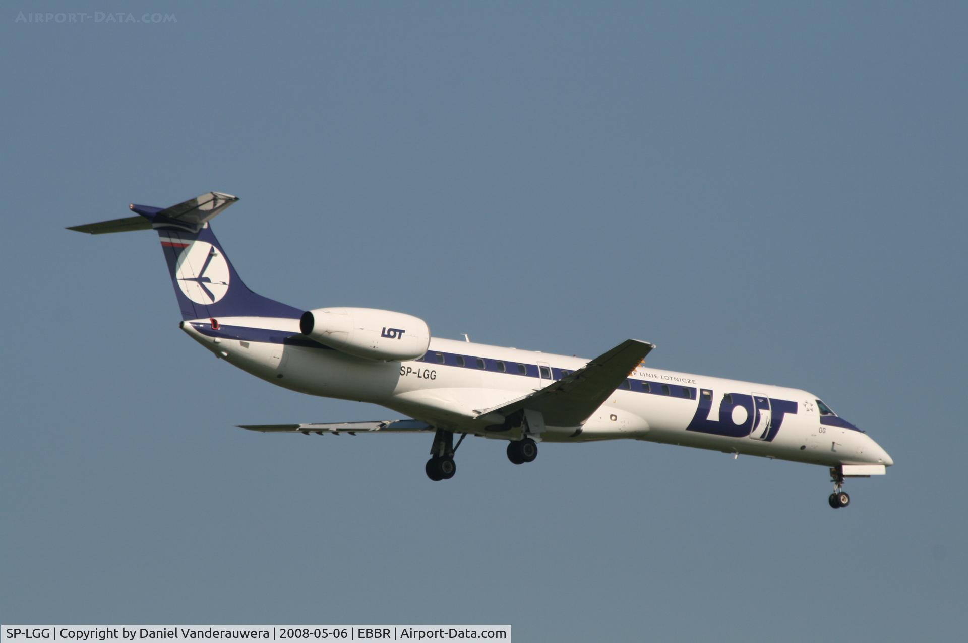 SP-LGG, 2000 Embraer ERJ-145MP (EMB-145MP) C/N 145319, flight LO239 is descending to rwy 02