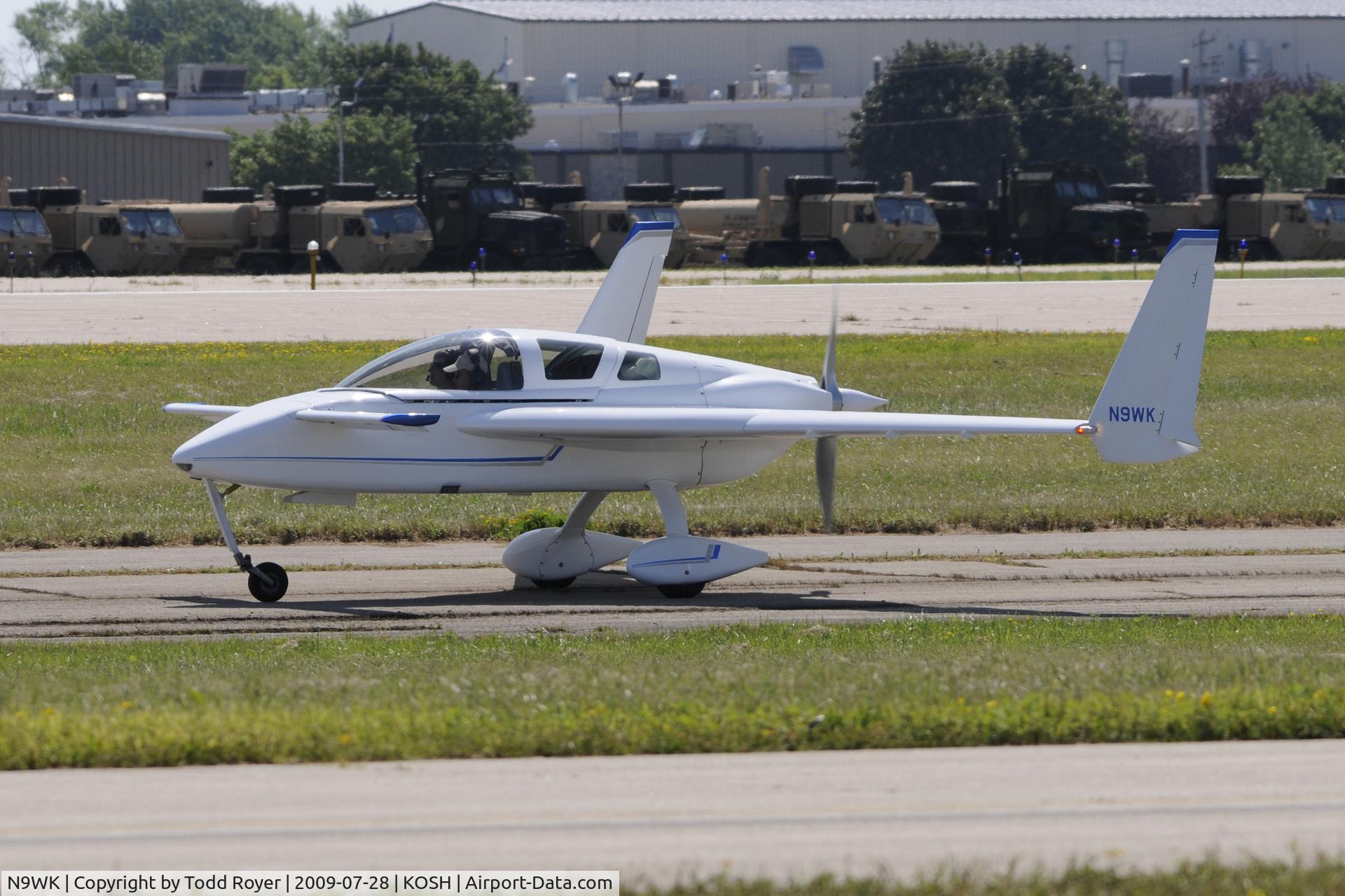 N9WK, 2003 Co-Z Cozy Mark IV C/N 0536, Taxi to parking
