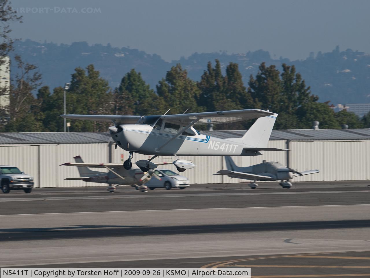 N5411T, 1964 Cessna 172E C/N 17251311, N5411T departing from RWY 21