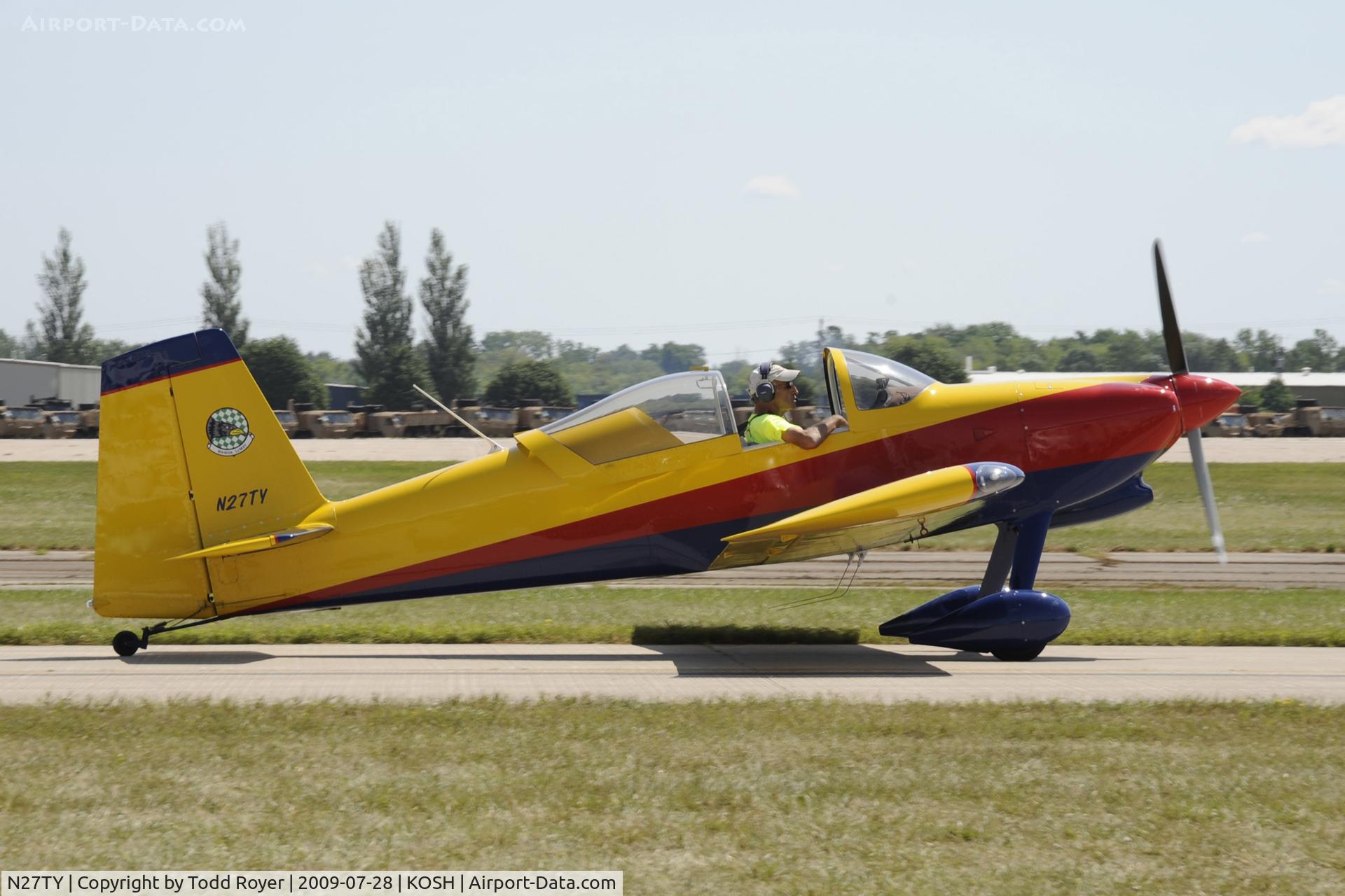 N27TY, 2005 Vans RV-7 C/N 70965, Taxi for departure