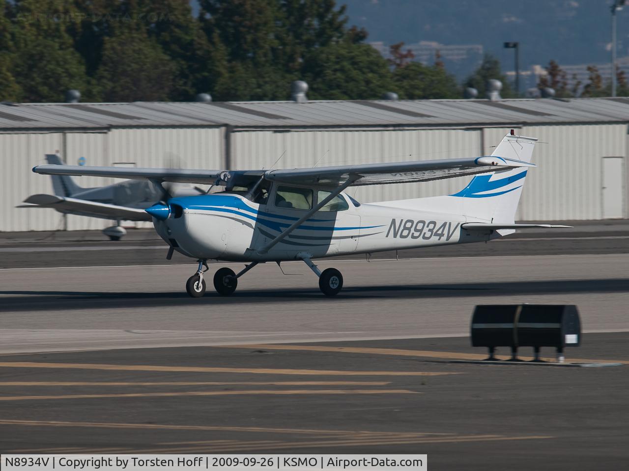 N8934V, 1974 Cessna 172M C/N 17264291, N8934V departing from RWY 21