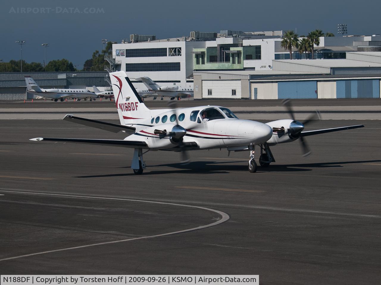 N188DF, 1984 Cessna 425 Conquest I C/N 425-0188, N188DF taxiing